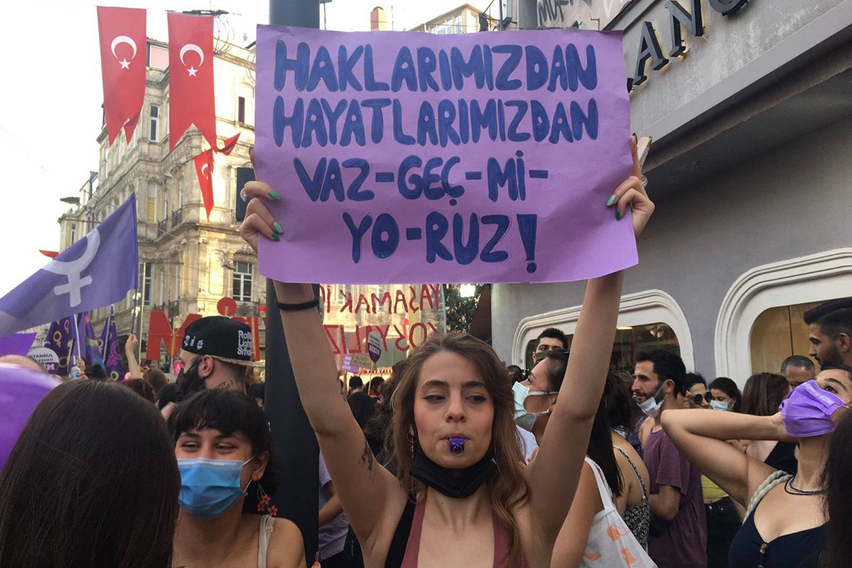 İstanbul sözleşmesi eyleminden dövizler