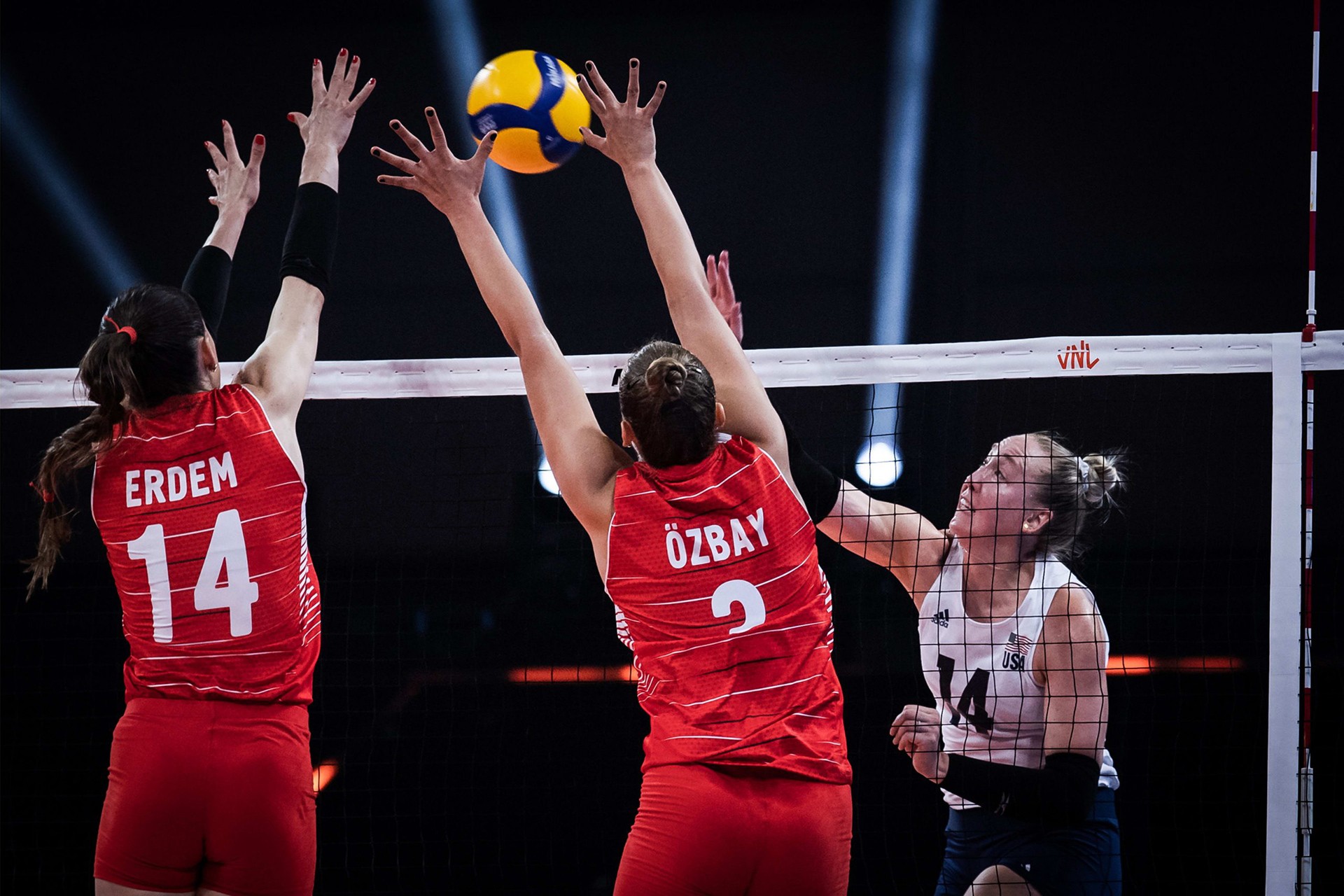 A Milli Kadın Voleybol Takımı Milletler Ligi'ndeki bir karşılaşmada