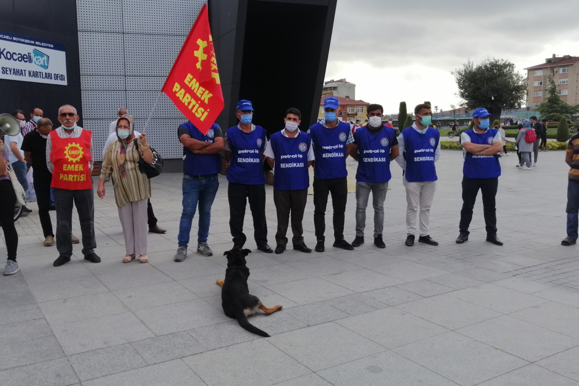 Emek Partisi (EMEP) Gebze İlçe Örgütü, yaptığı basın açıklamasıyla zamların geri alınmasını istedi.