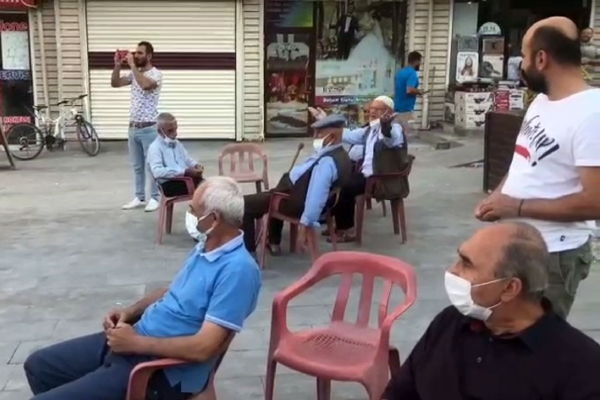 Hayat pahalılığına 'Zam zam zam… Anamızı ağlattılar' diyerek isyan eden Mardinli yurttaş