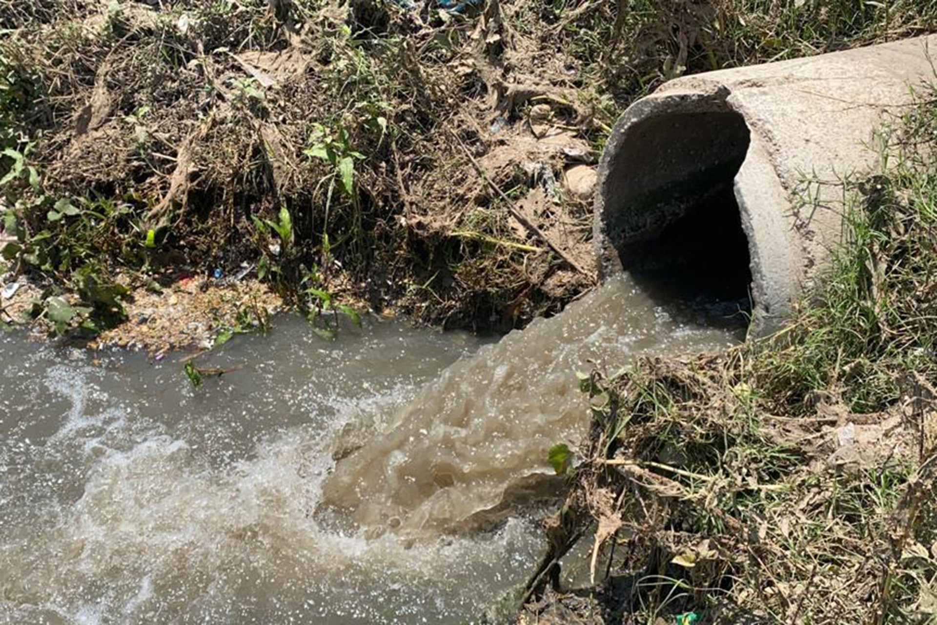 Dicle Nehri’ne dökülen atık su