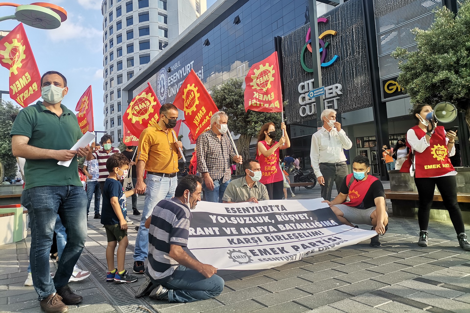 Emek Partisi Esenyurt İlçe Örgütünün basın açıklamasından bir fotoğraf.