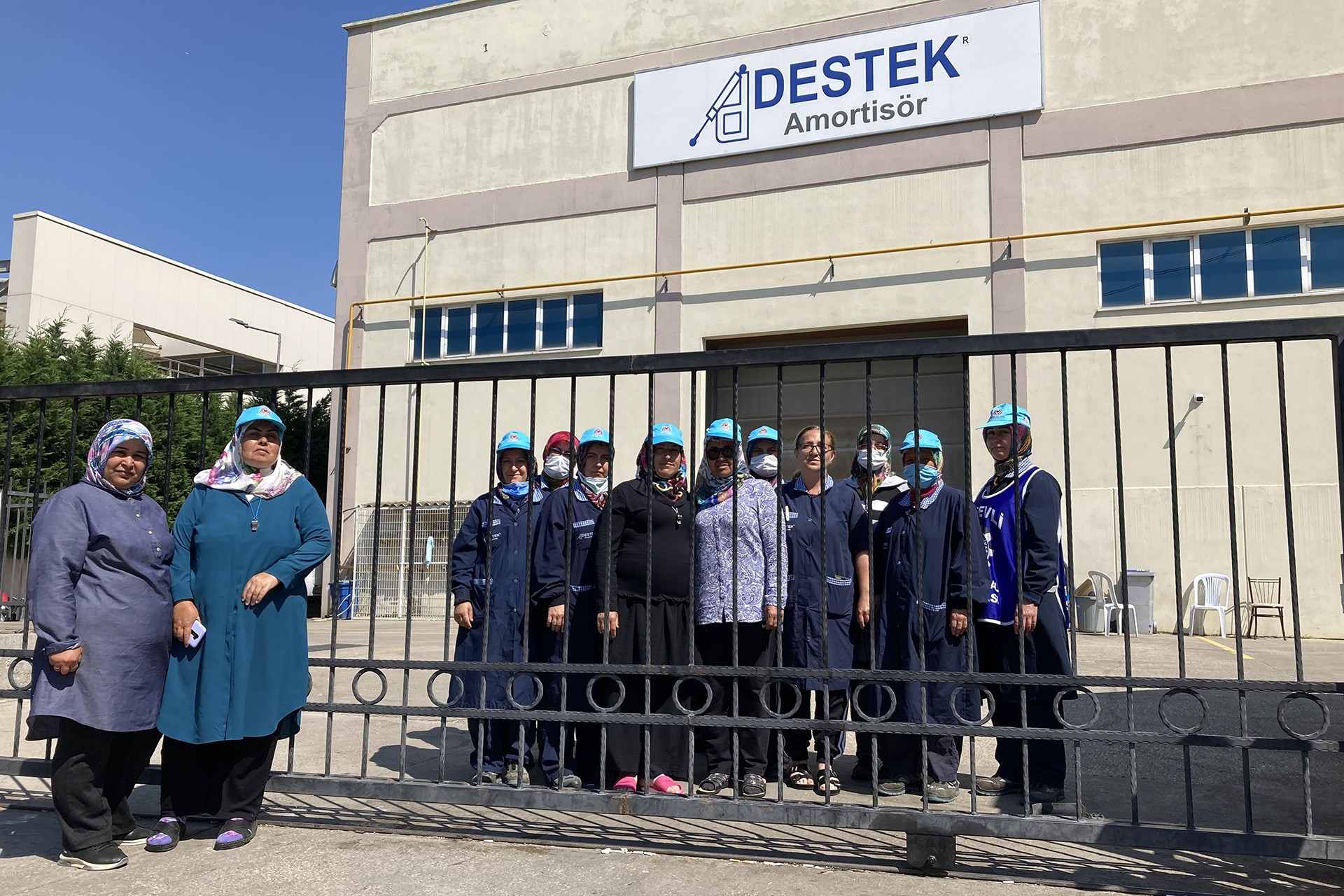 Destek otomotiv işçileri direnişte