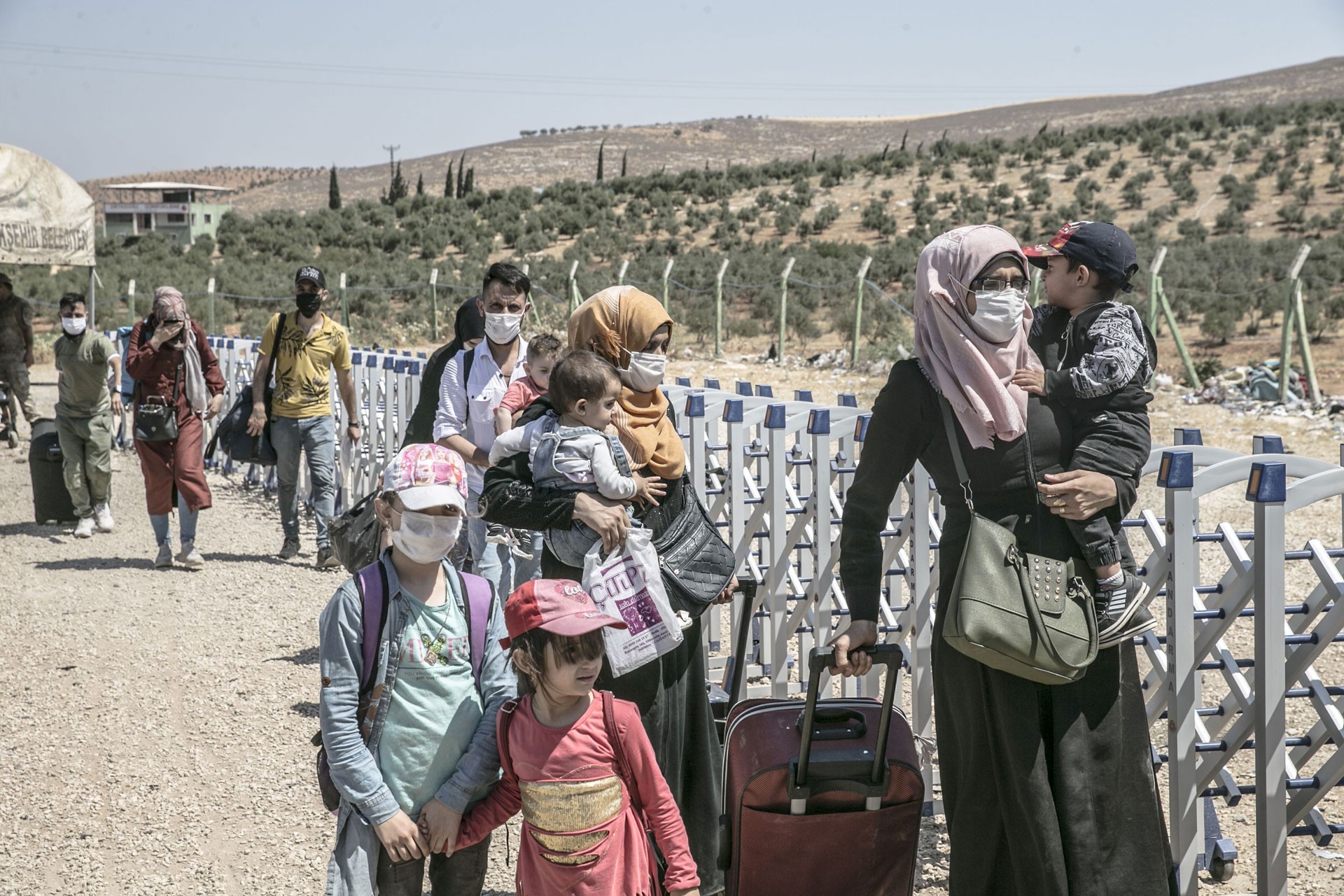 Bayramda Cilvegöz Kapısı'ndan Suriye'ye geçen Suriyeli mülteciler