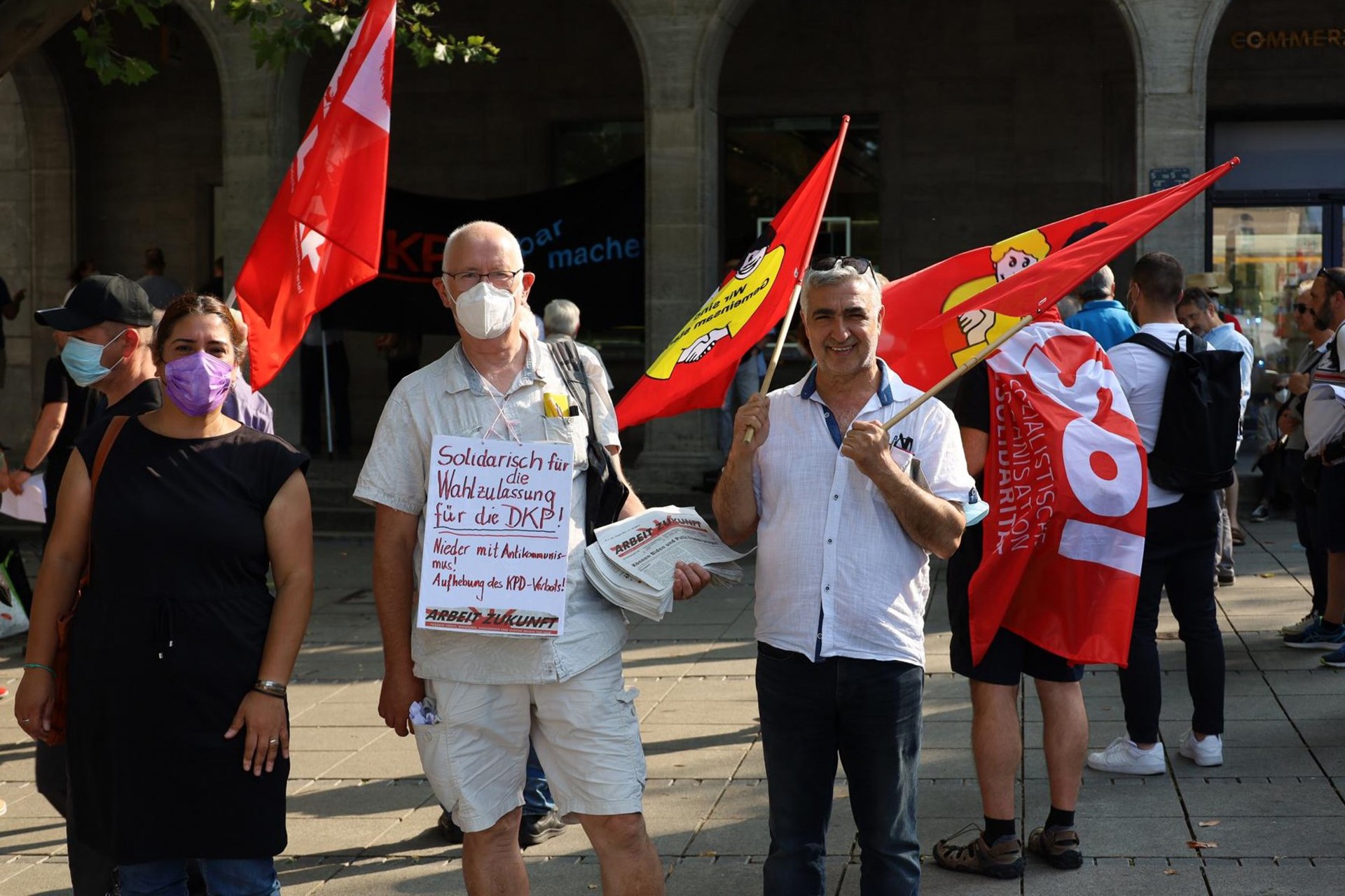 Almanya'da DKP'nin seçime girememesi kararı protesto edildi