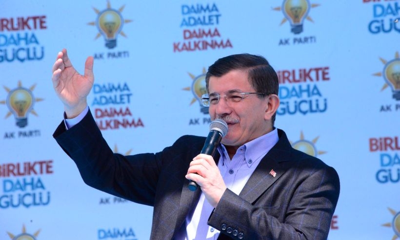 Miting acemisi Davutoğlu!