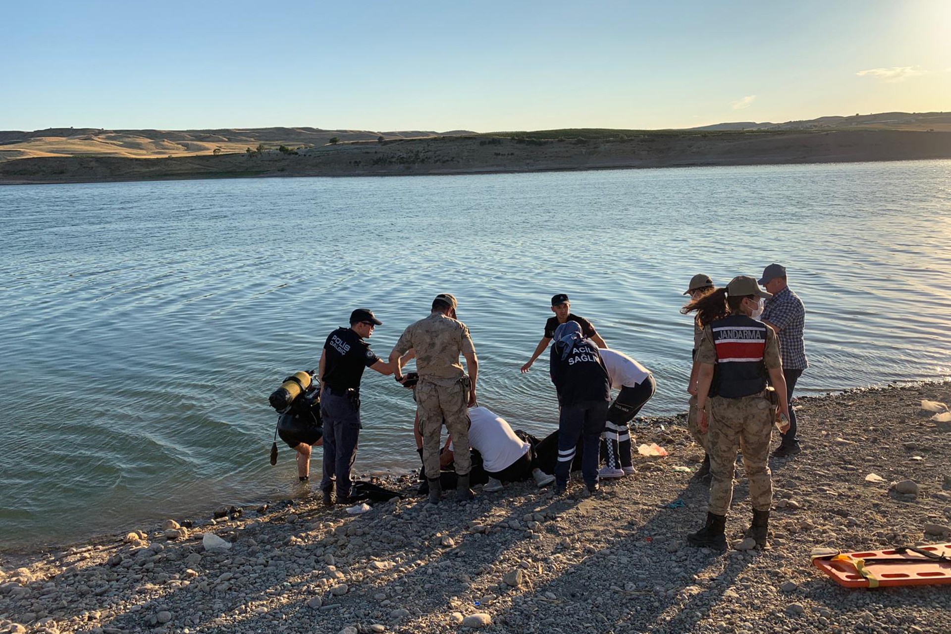 Adıyaman'da serinlemek için Atatürk Barajı'na giren genç boğularak hayatını kaybetti