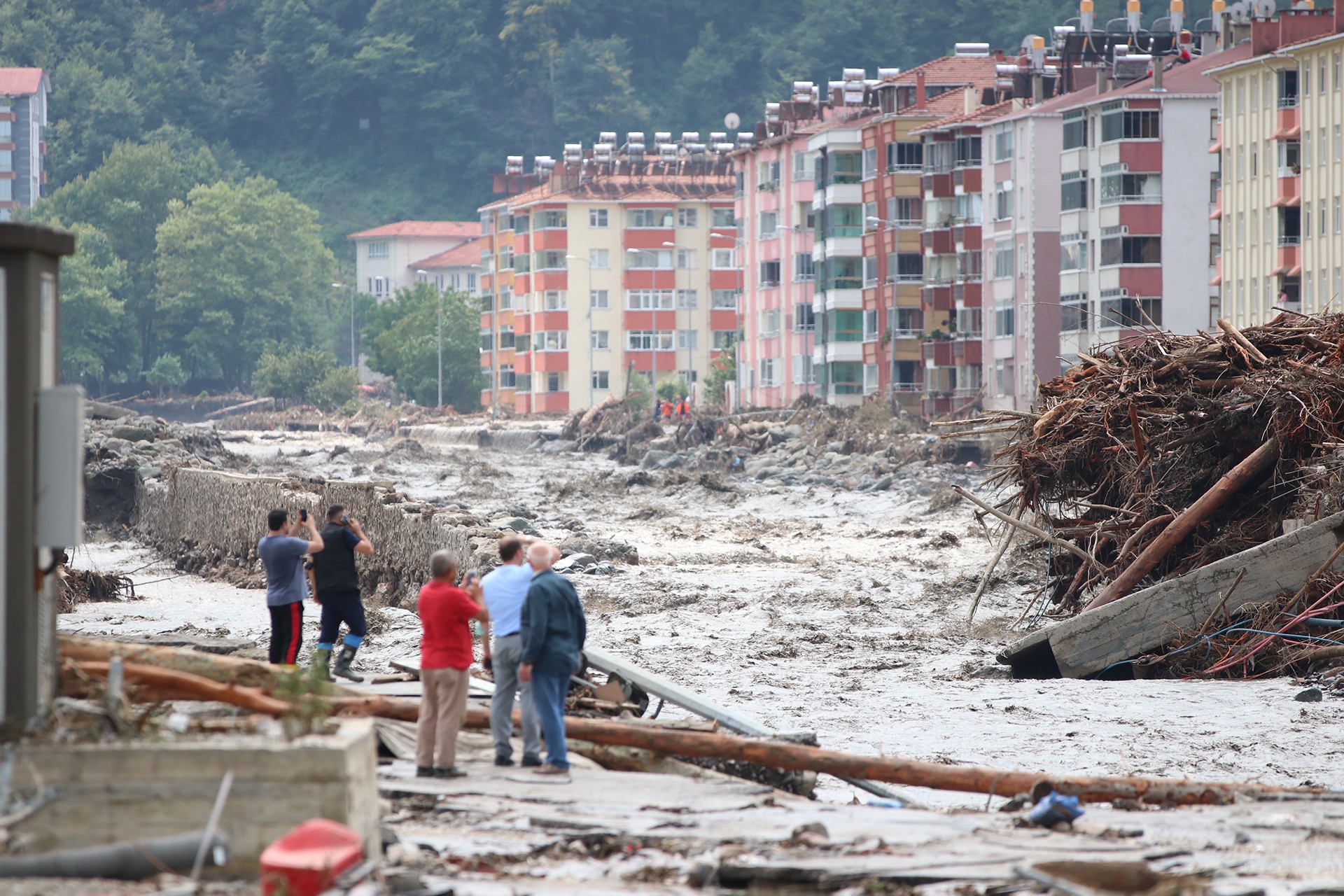 Kastamonu'da meydana gelen selin ardından devam eden kurtarma çalışmalarından bir fotoğraf.