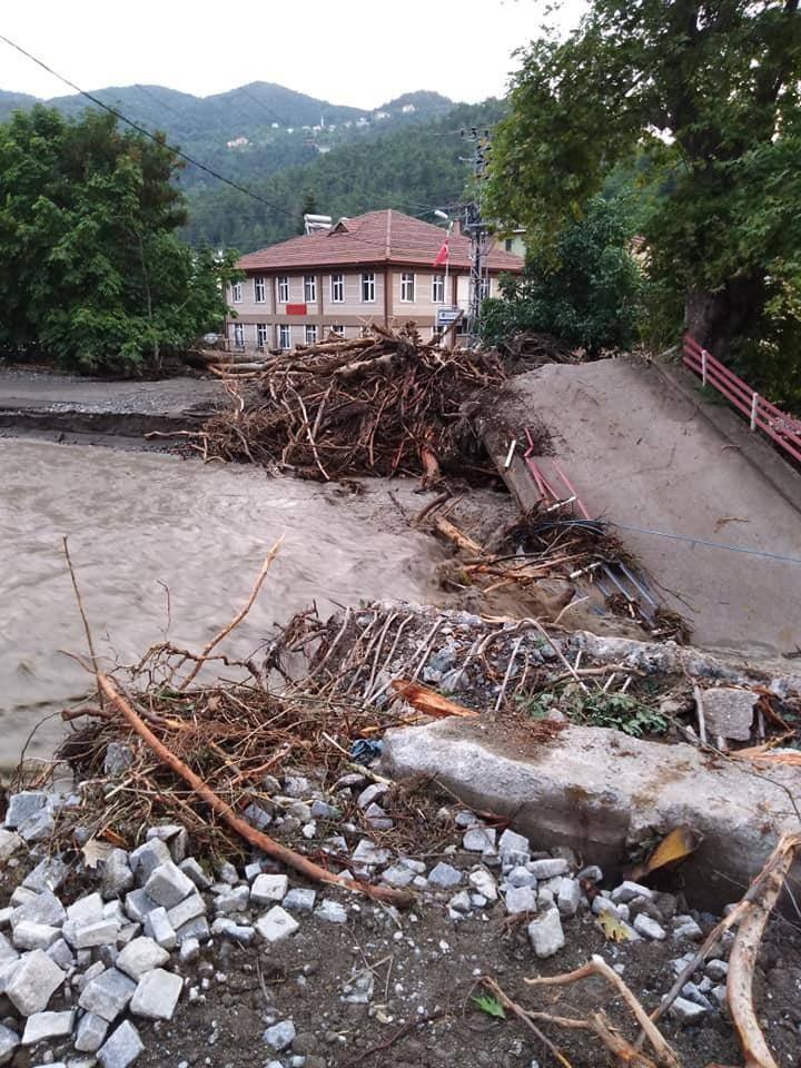 Kastamonu'nun Bozkurt ilçesinde meydana gelen selin ardından çekilmiş bir fotoğraf.