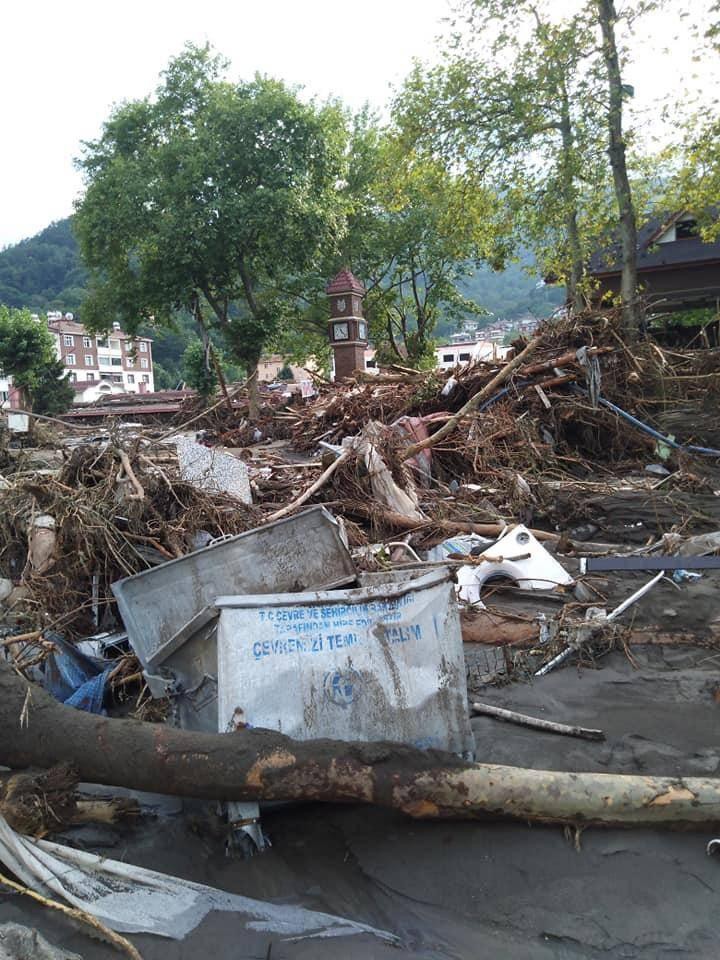 Kastamonu'nun Bozkurt ilçesinde meydana gelen selin ardından çekilmiş bir fotoğraf.