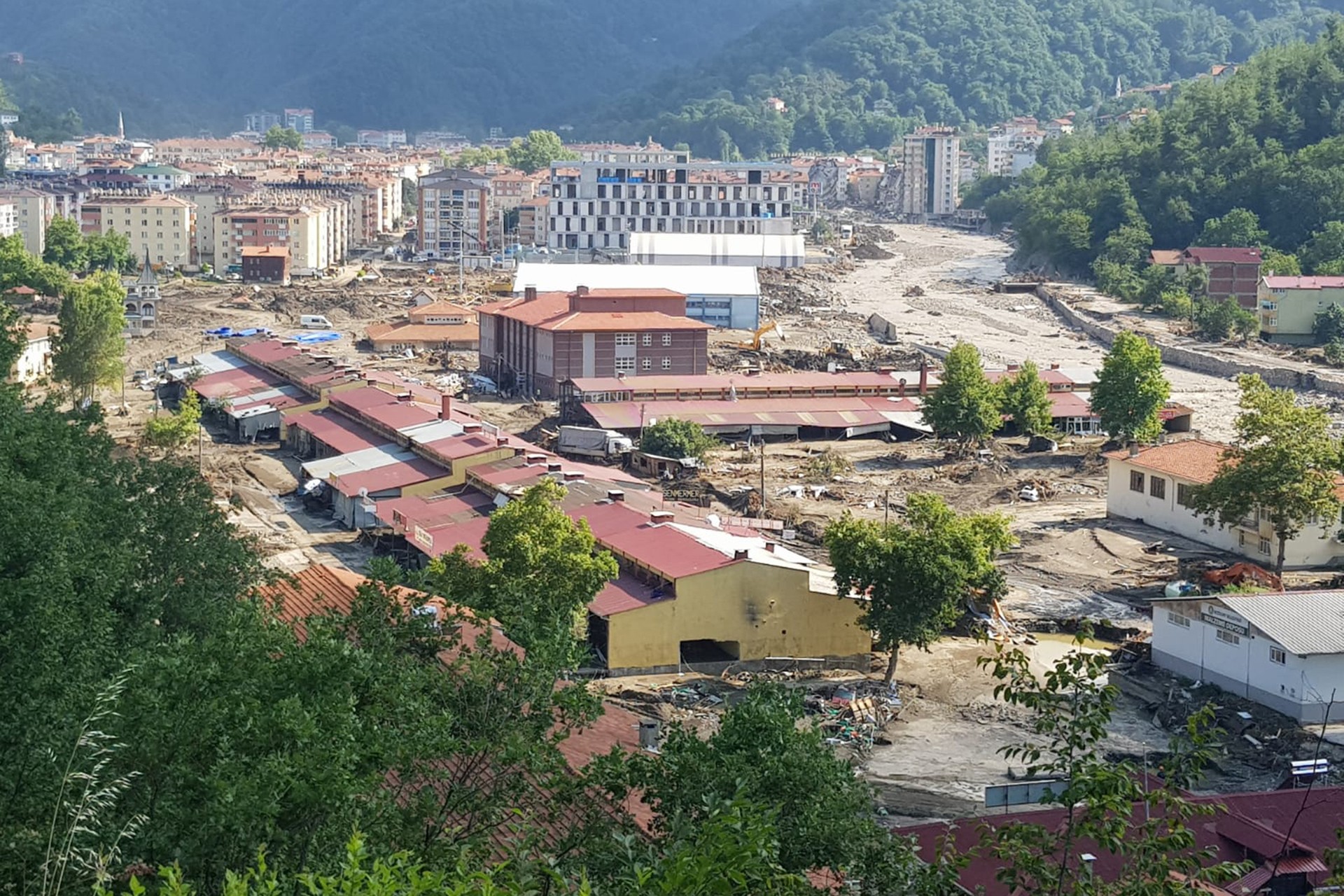 Karadeniz'de sel sonrası hasar gören ilçe