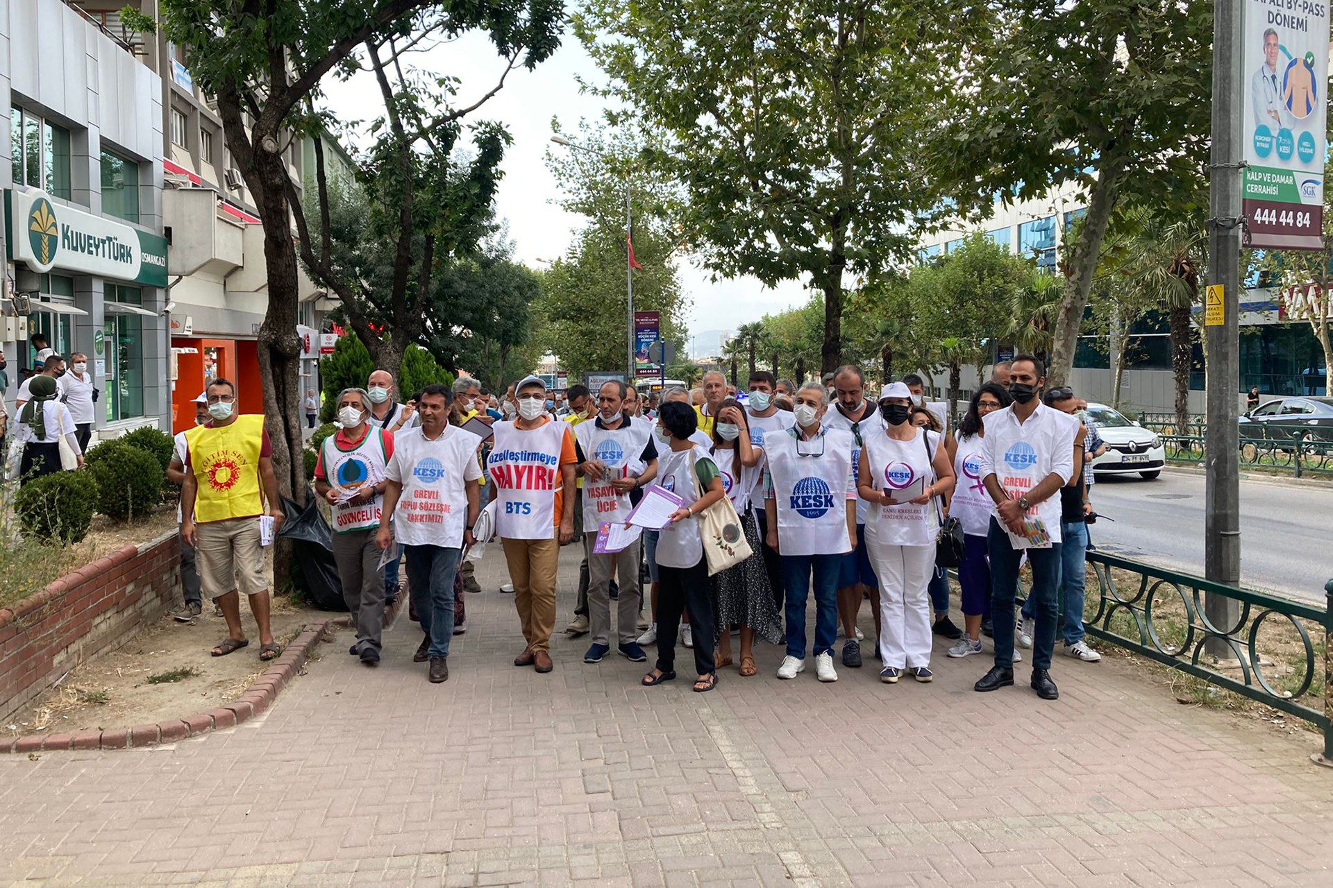 Ankara'ya yürüyen KESK'in Edirne kolu Bursa'ya ulaştı ve burada basın açıklaması gerçekleştirdi.