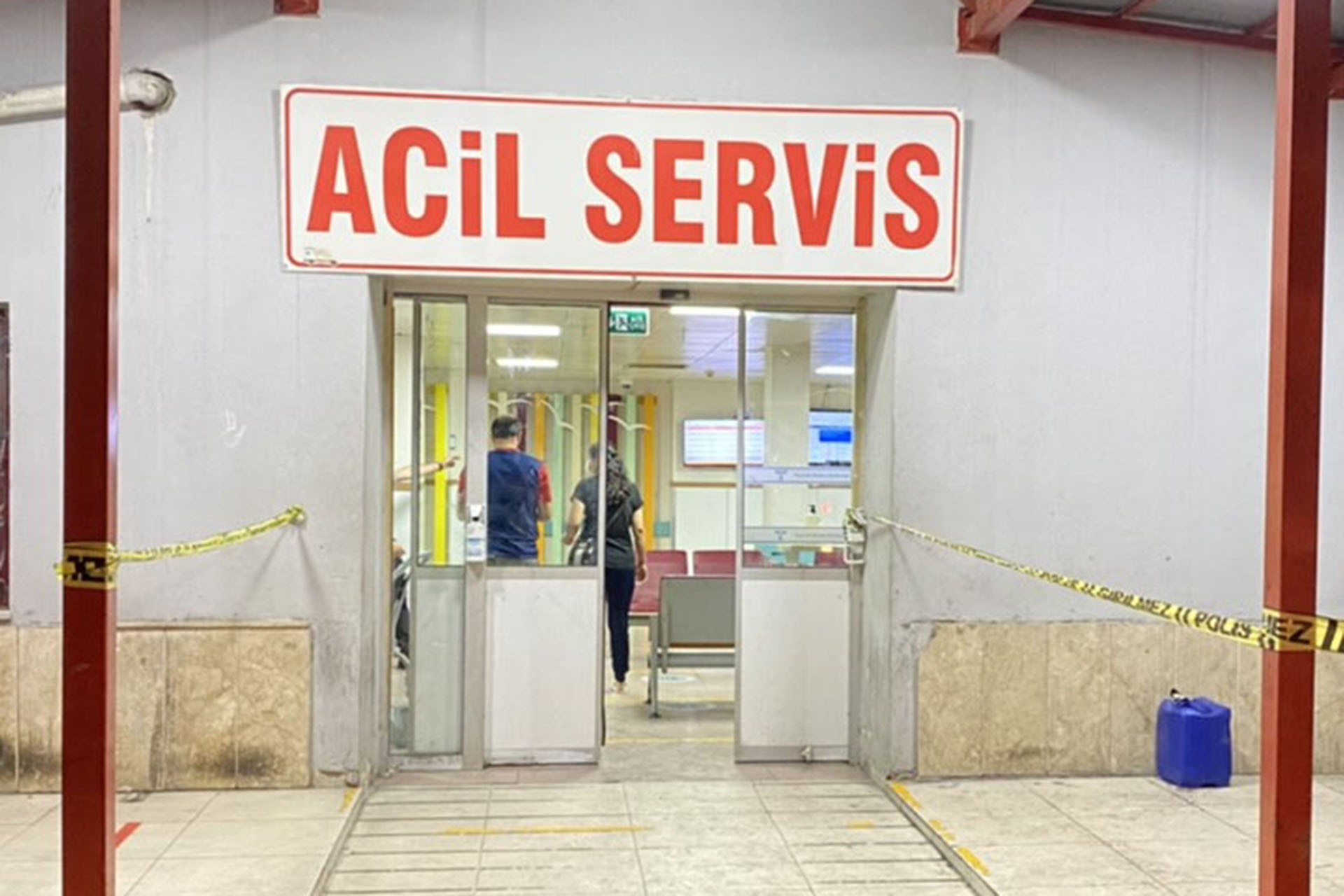 Acil Servis önü