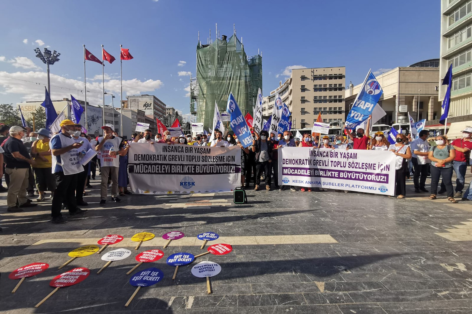 Ulus meydanında eylem yapan KESK üyeleri