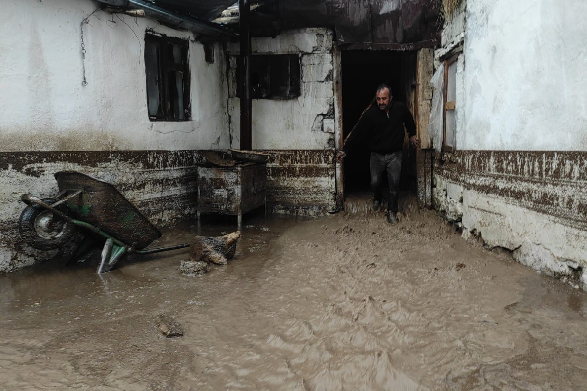 Kars'ta etkili olan sağanak sonrası meydana gelen sel