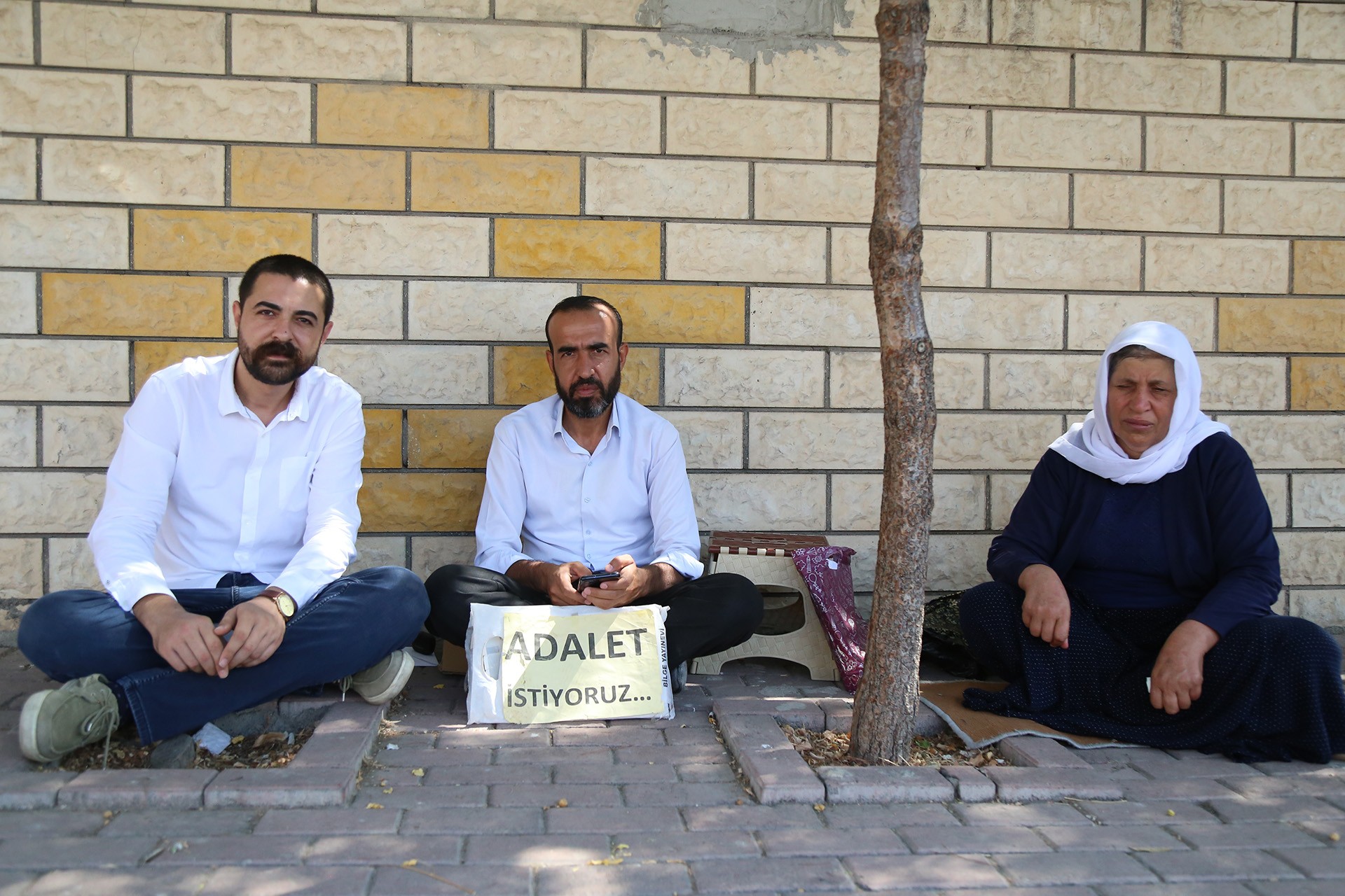 Şenyaşar ailesi Urfa adliyesi önünde adalet nöbet tutuyor