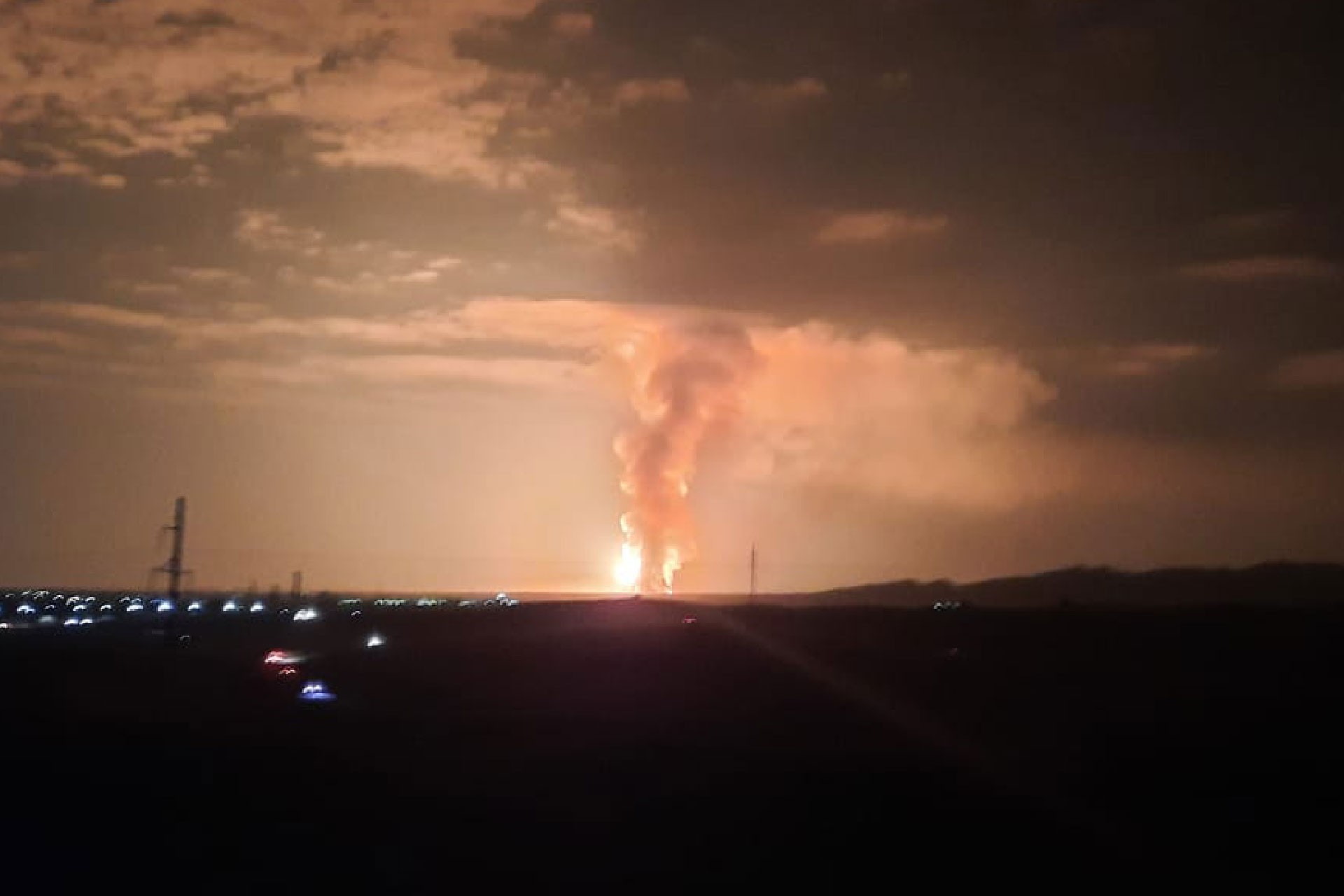 Kazakistan'ın Bayzakov kentinde konuşlu askeri birliğin mühimmat deposunda patlama meydana geldi