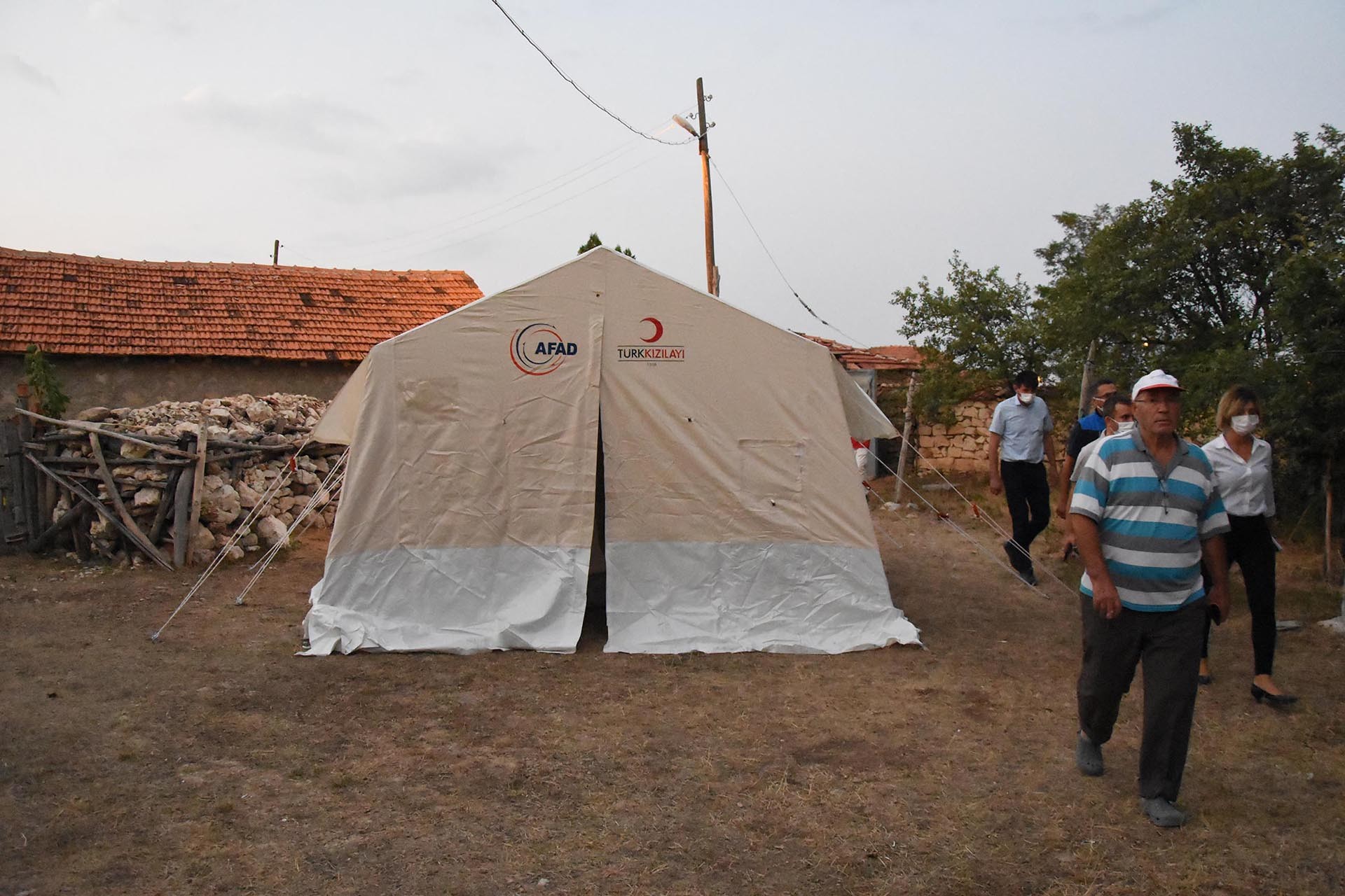 Kütahya'da deprem sonrası kurulan çadır