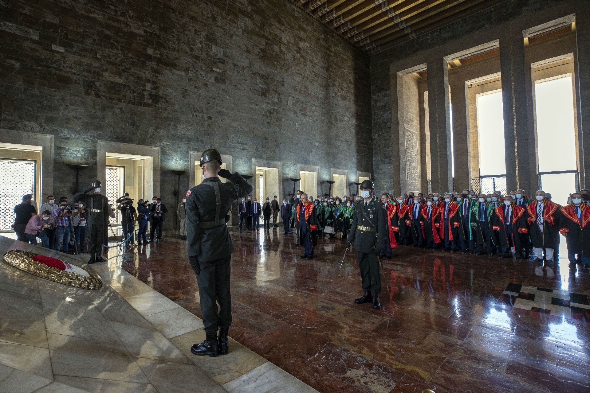 Yargıtay üyeleri, adli yıl açılışı dolayısıyla Anıtkabir'i ziyaret etti