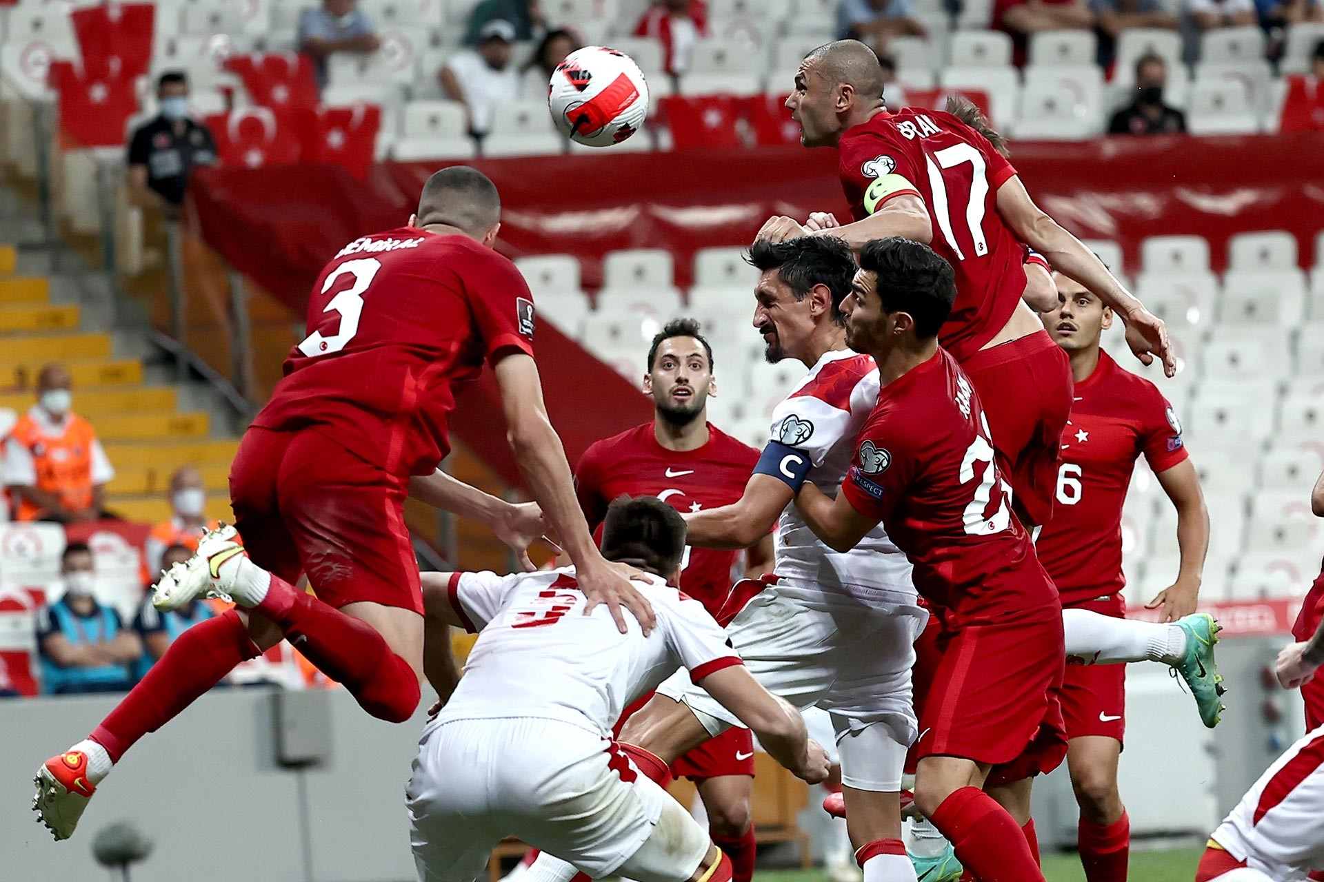 Türkiye'nin Karadağ ile oynadığı maçtan bir fotoğraf.