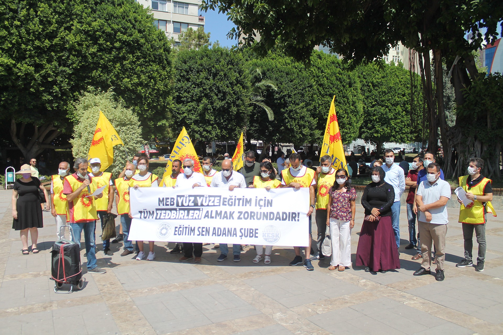 Adana Eğitim Sen Şubesinin yaptığı basın açıklamasından bir fotoğraf.