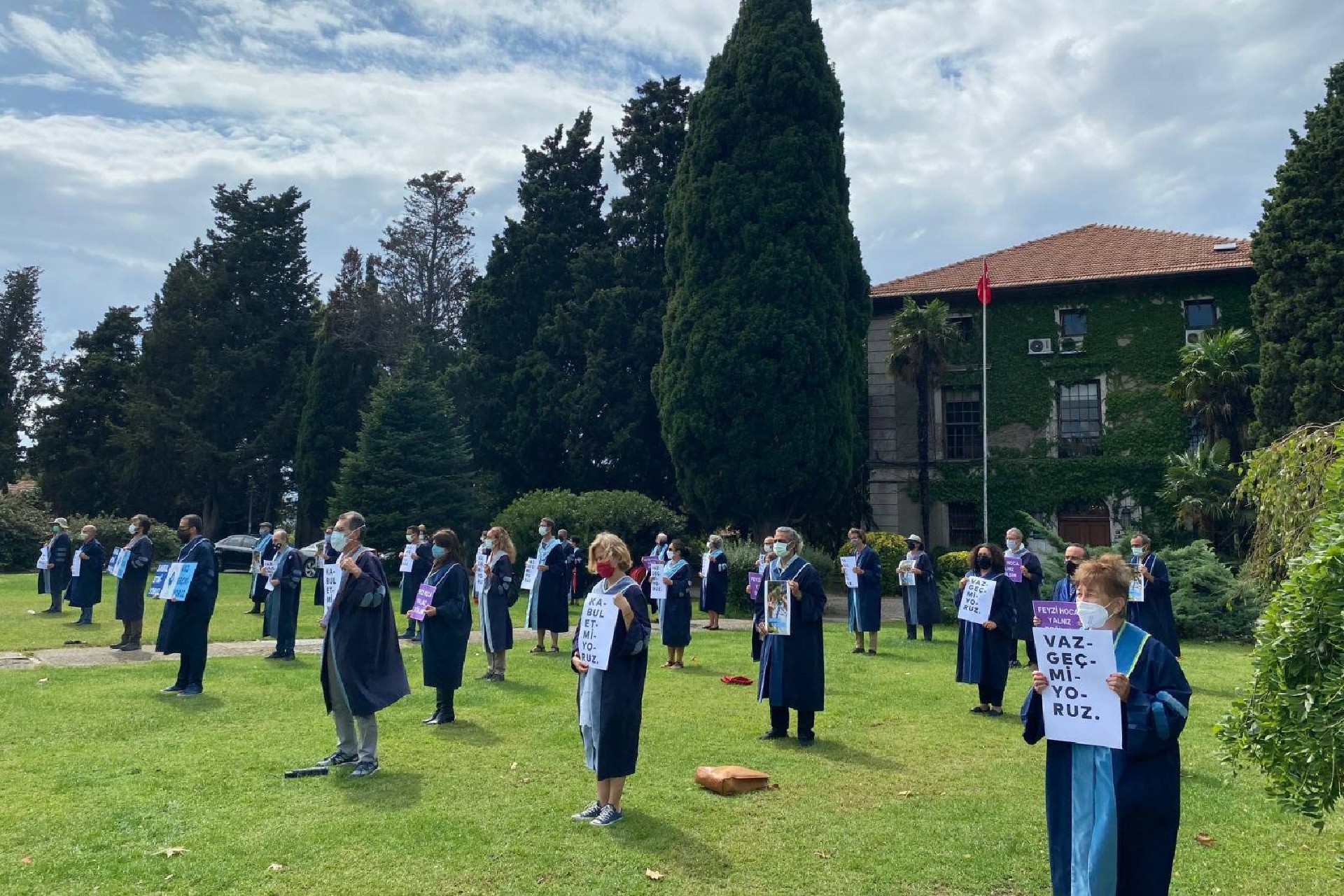 Boğaziçi Üniversitesi akademisyenleri