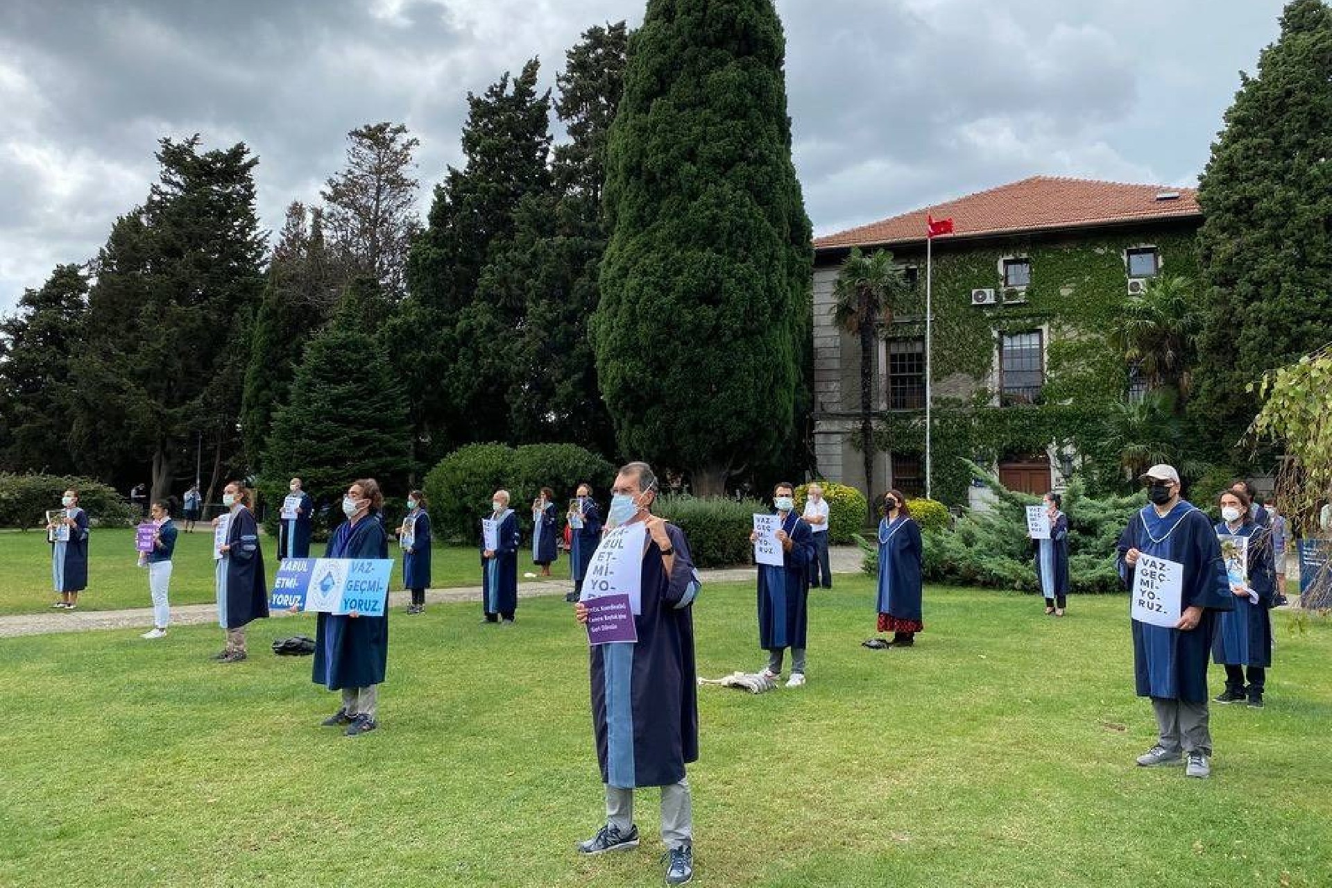 Boğaziçi Üniversitesi akademisyenleri 