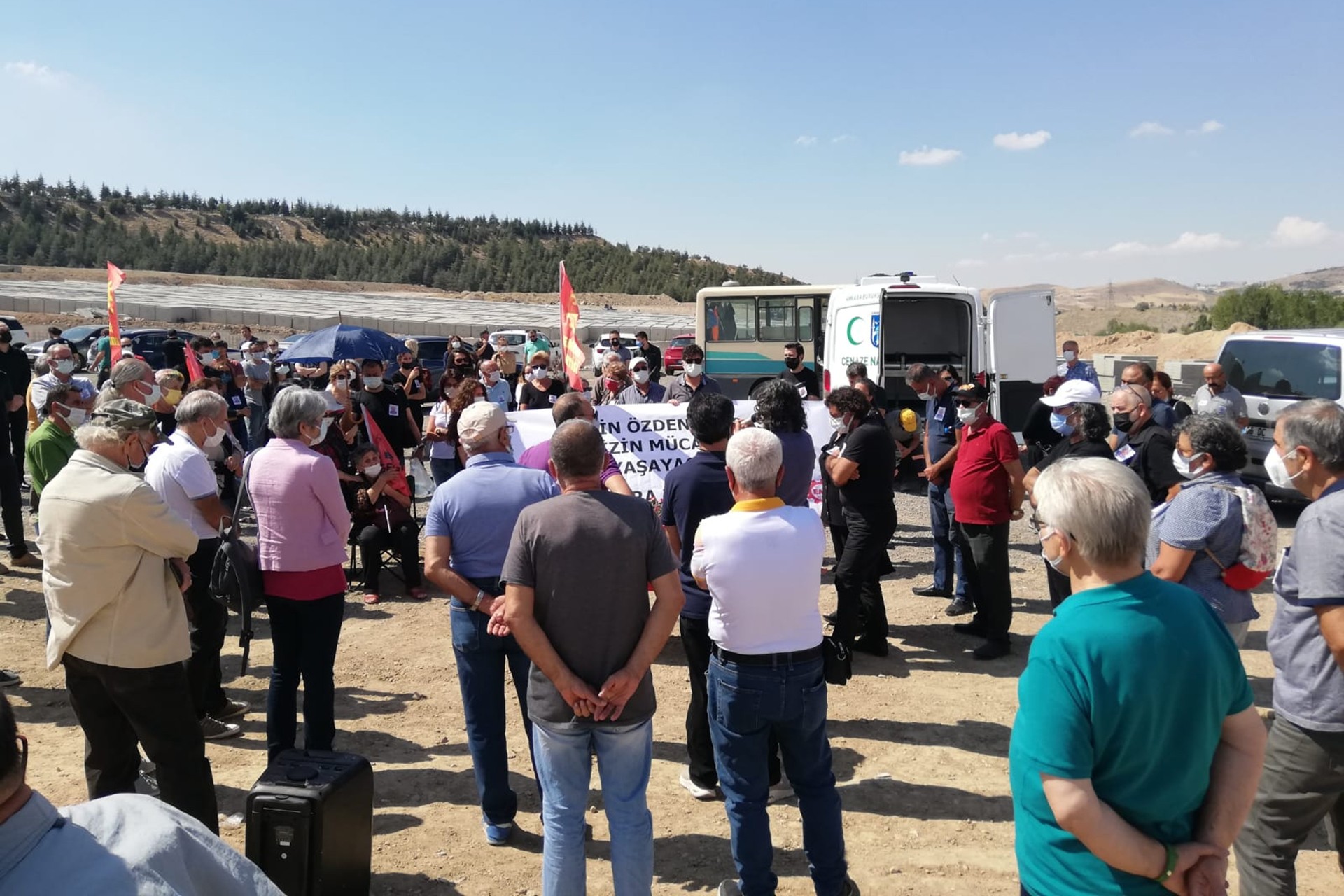 Hayatını kaybeden Emek Partisi Adana Sarıçam İlçe Yöneticisi Metin Özden, Ankara'da düzenlenen törenle toprağa verildi.