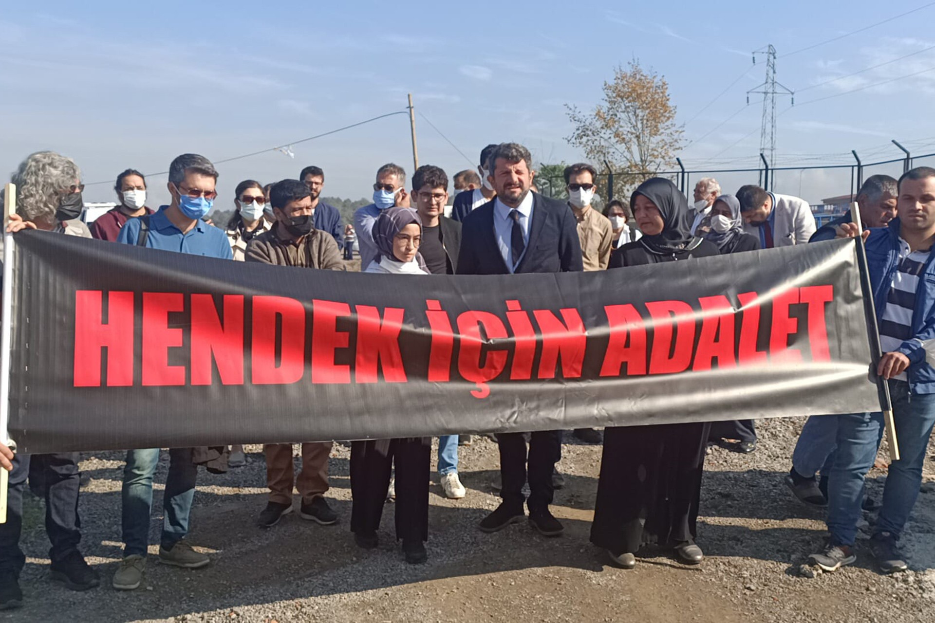 Hendek için adalet yazılı pankart