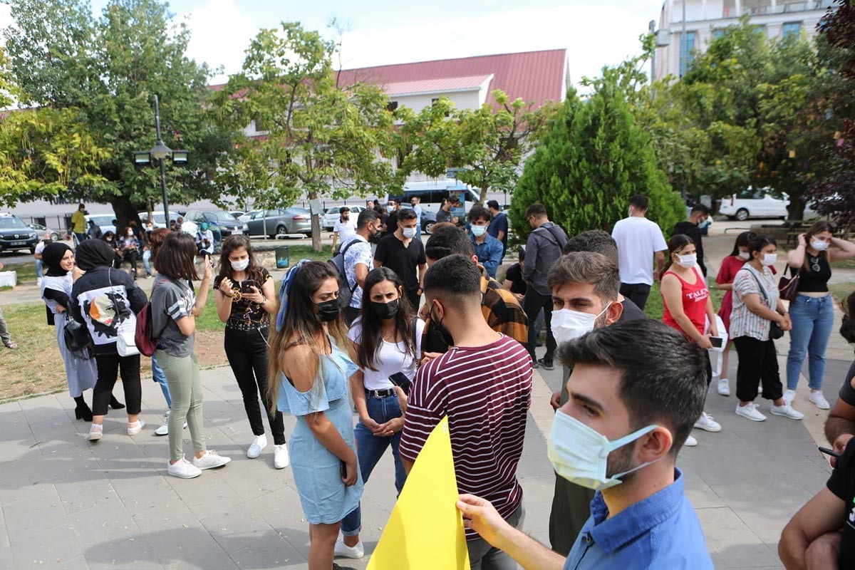 Öğrenciler Seyit Rıza Meydanı'nda