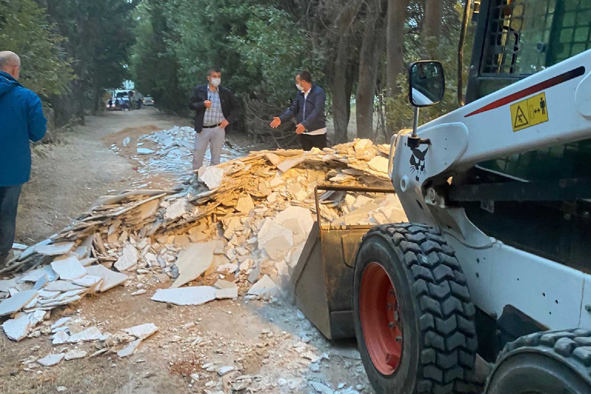 Üsküdar Belediyesi, Validebağ Korusuna sabah 5te girip moloz döktü