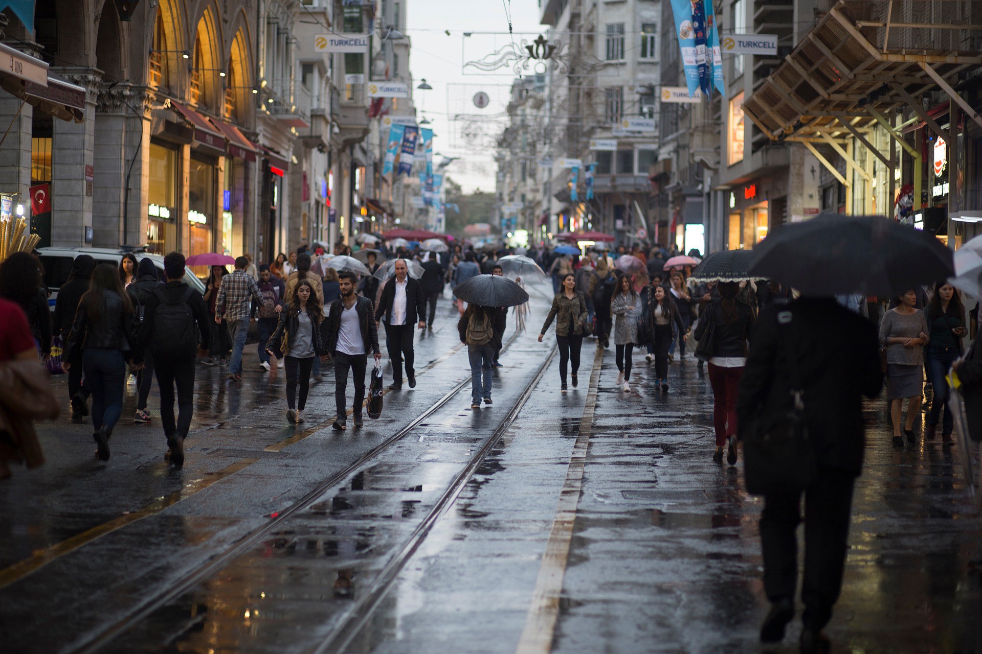 İstanbul Beyoğluda bulunan İstiklal Caddesinden bir görünüm