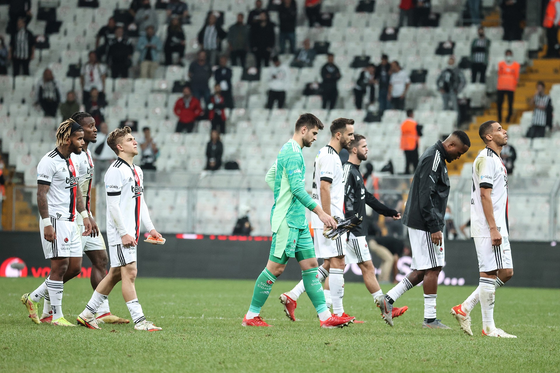 Süper Ligin 6ncı haftasında oynanan Beşiktaş-Adana Demirspor maçından bir fotoğraf