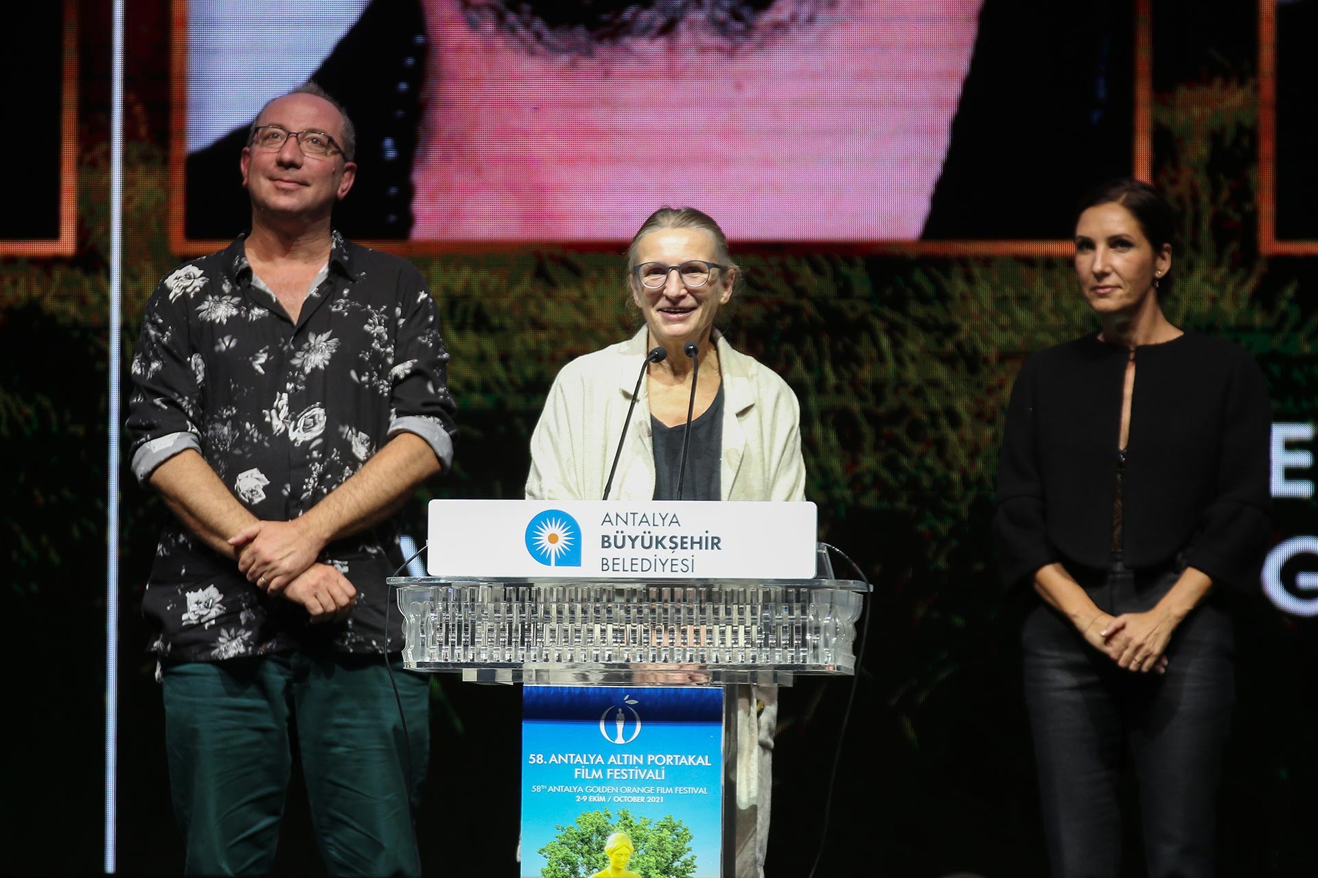 Yönetmen Dorota Kedzierzawska (ortada), Oyuncu Ali Suliman (solda), Oyuncu Margita Gosheva (sağda)