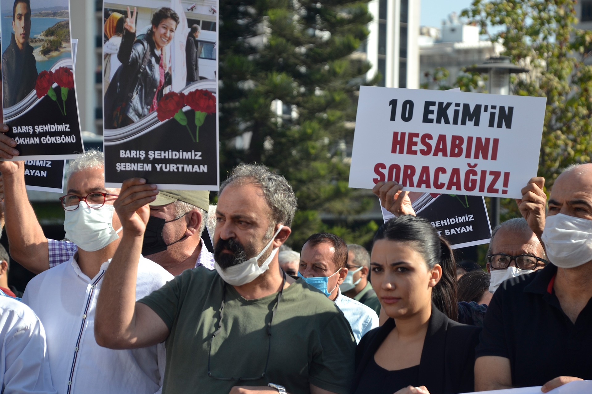 10 Ekim Ankara Katliamı'nın 6'ncı yıl dönümünde Adana'da gerçekleştirilen anmadan bir fotoğraf.