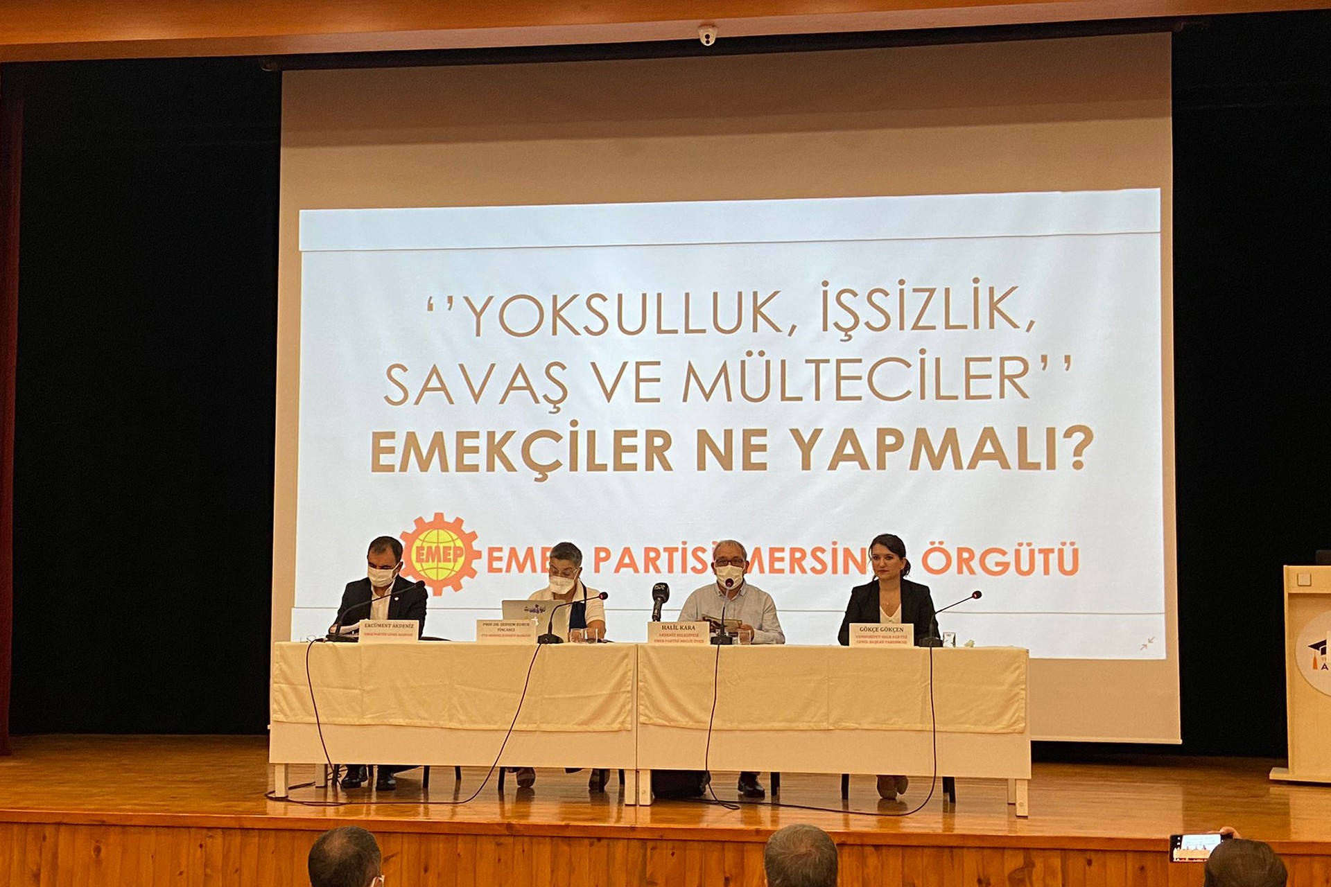 EMEP Mersin'de "Yoksulluk, işsizlik, savaş ve mülteciler; Emekçiler ne yapmalı?’’ paneli düzenledi