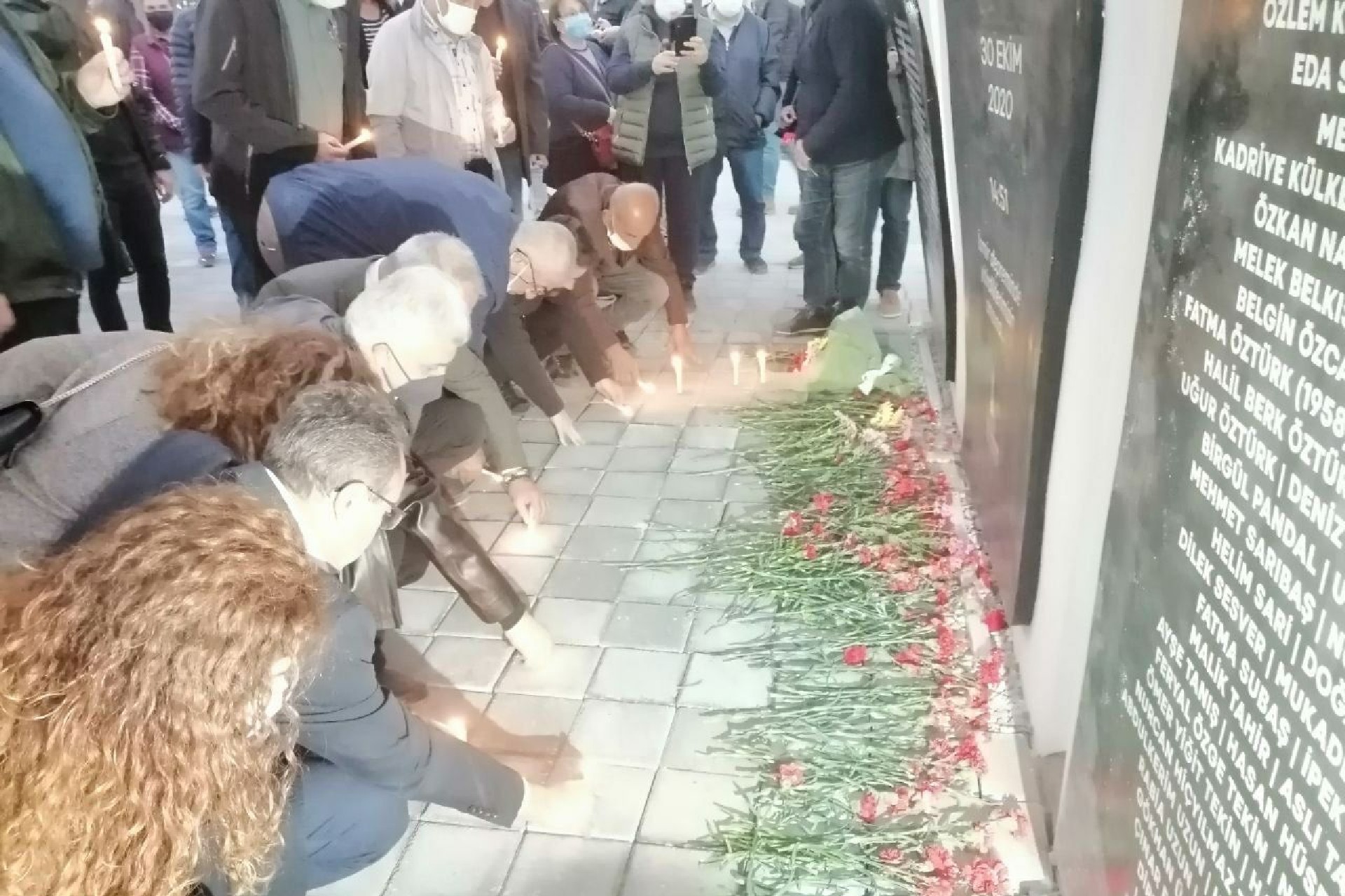 İzmir depreminde hayatını kaybedenler anıldı