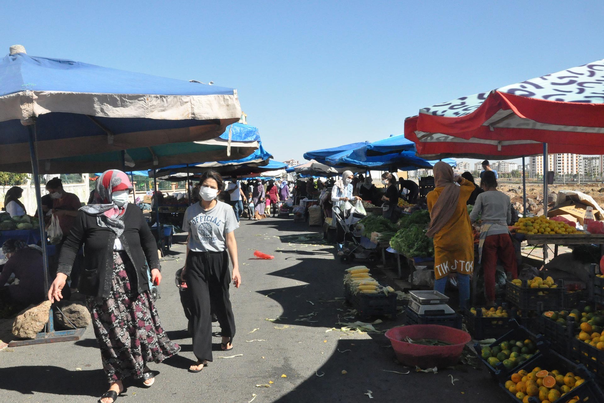 Diyarbakır'da kadınların pazarına erkekler yerleşmeye başladı | Tek kadın pazarına bile karışıyorlar