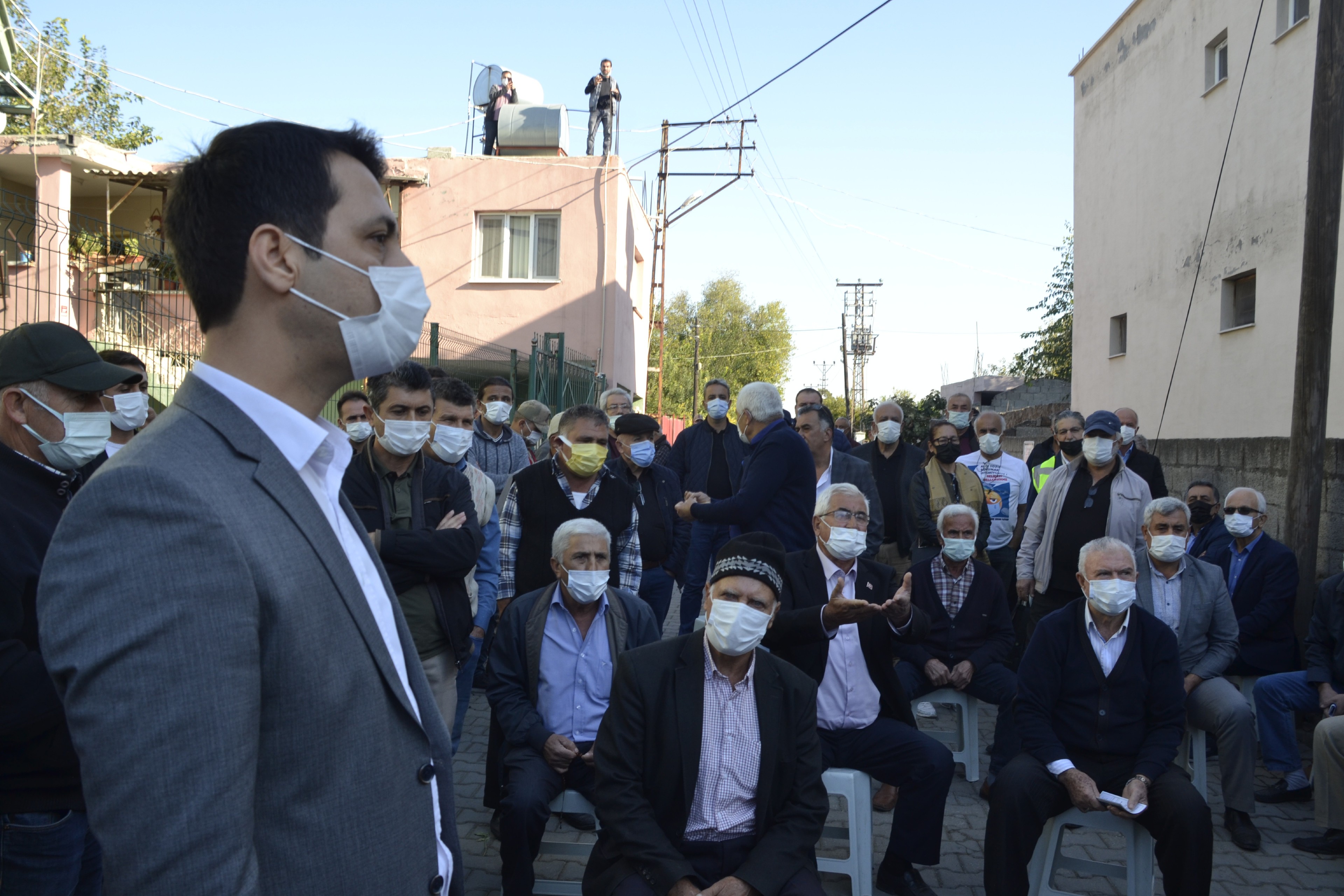 Hatay'ın Erzin ilçesinde yapılmak istenen ÇED toplantısını, toprağını ve suyunu korumka isteyen hakl tarafından yaptırılmadı 