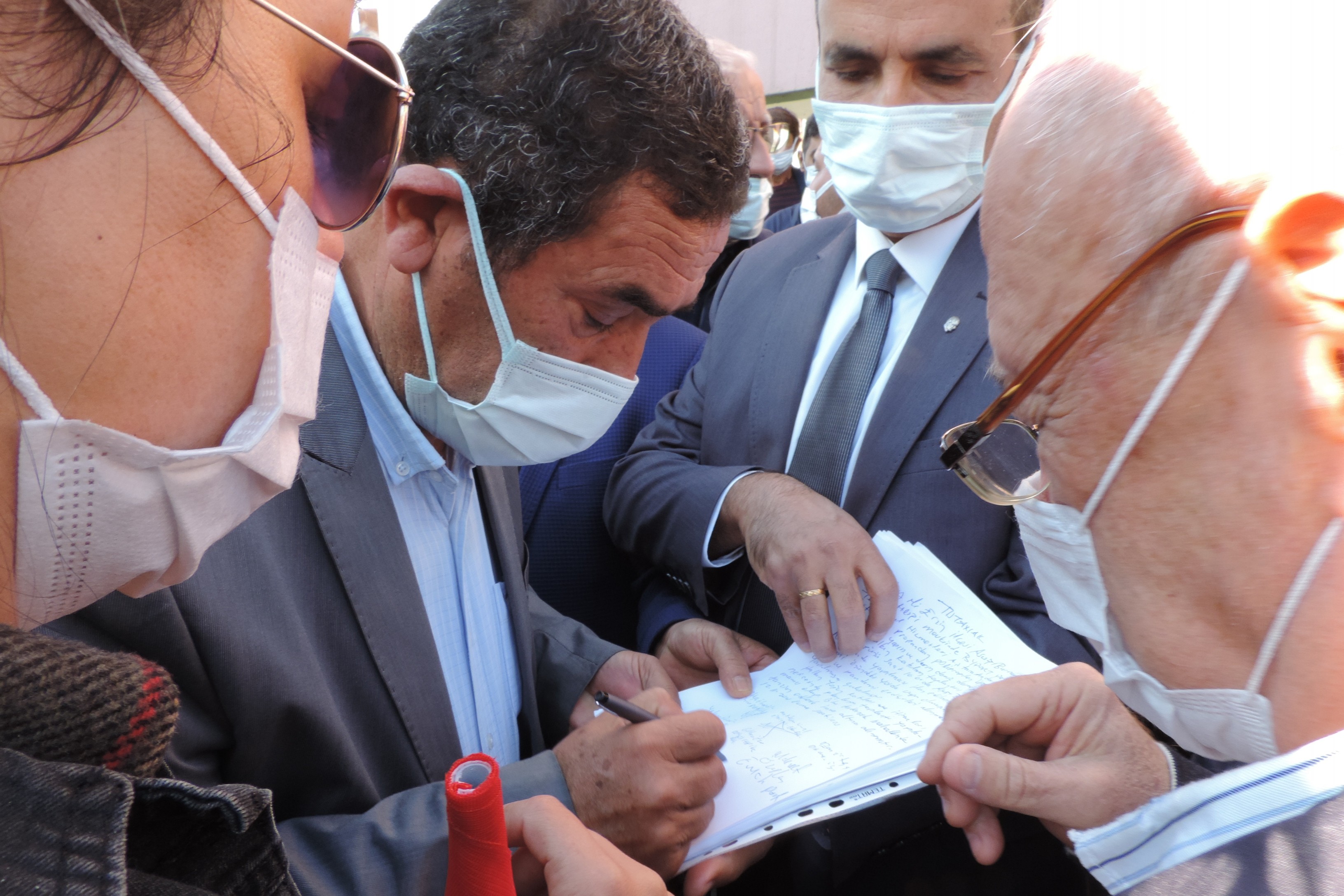 Hatay'ın Erzin ilçesinde yapılmak istenen ÇED toplantısını, toprağını ve suyunu korumka isteyen hakl tarafından yaptırılmadı 