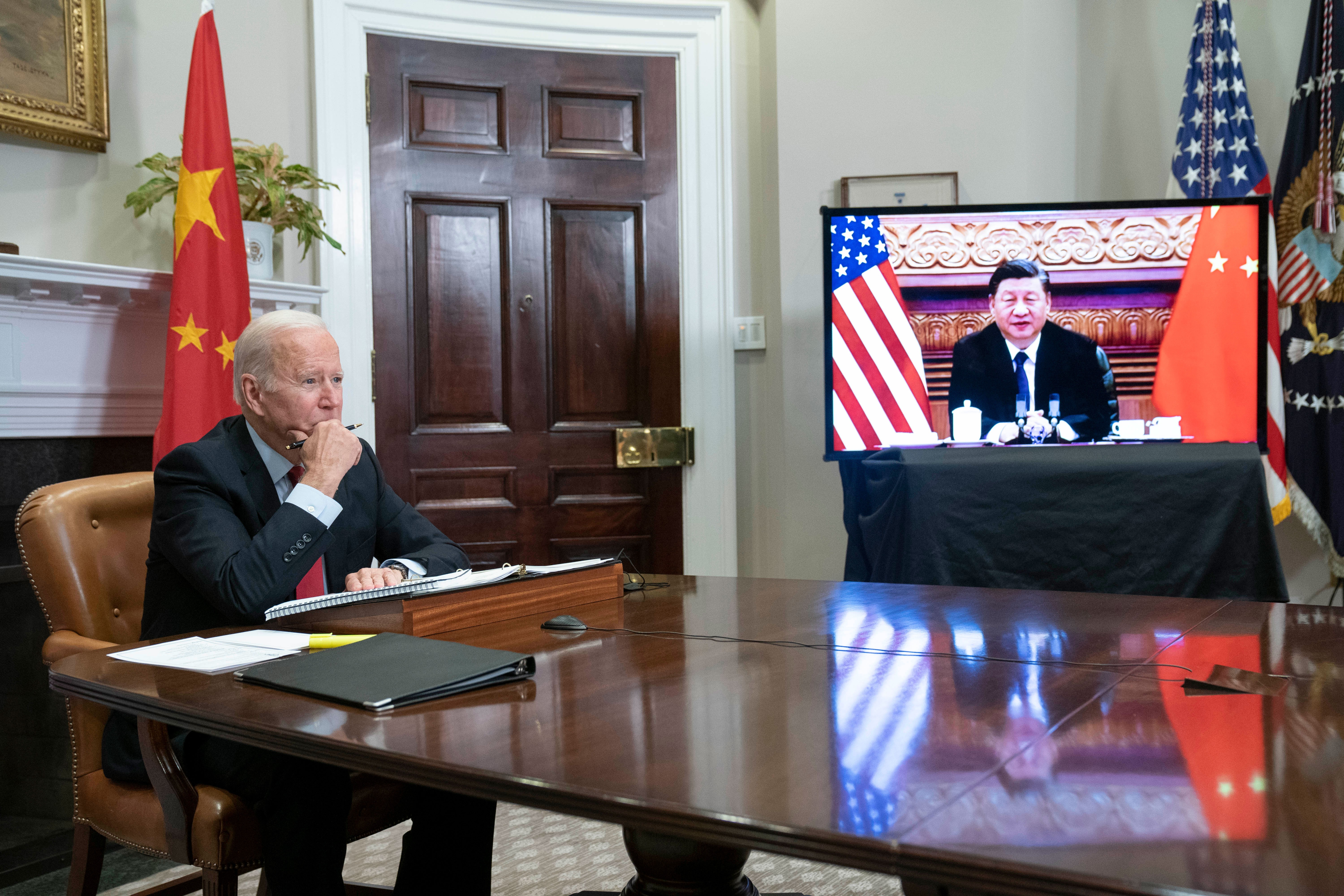 ABD Başkanı Joe Biden ile Çin Devlet Başkanı Şi Cinping video konferans yoluyla ilk yüz yüze görüşmelerini gerçekleştirdi.