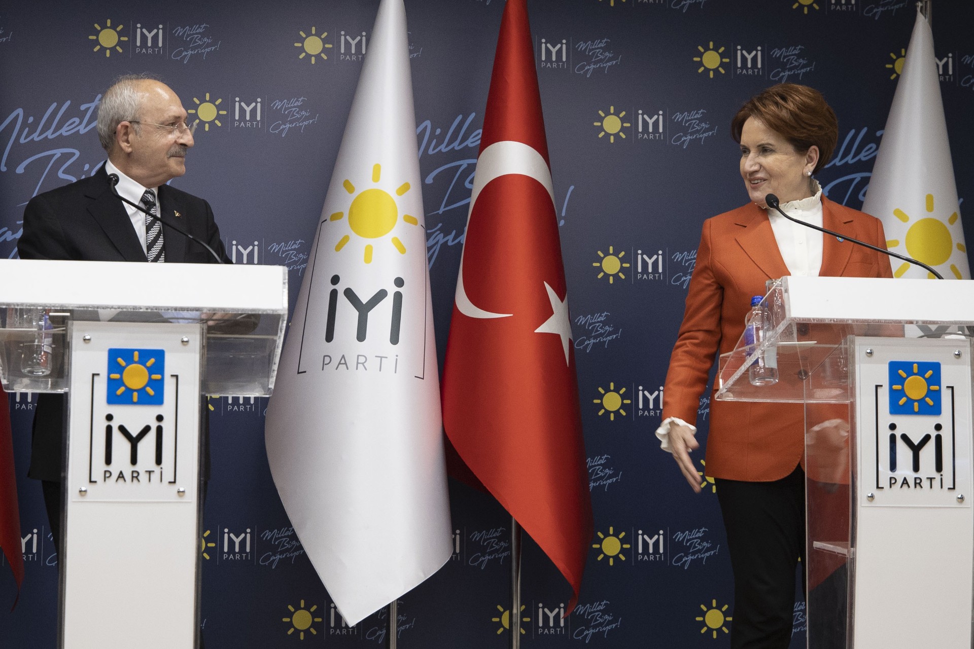 Meral Akşener (sağda), Kemal Kılıçdaroğlu (solda) 