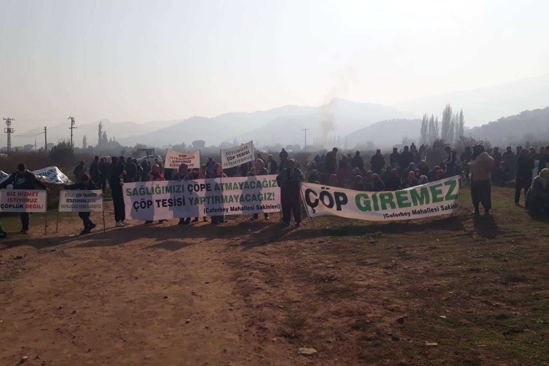 Manisa'nın Salihli ilçesi Caferbey köylülerinin meralarının çöplük yapılmasına karşı mücadelesi devam ediyor.