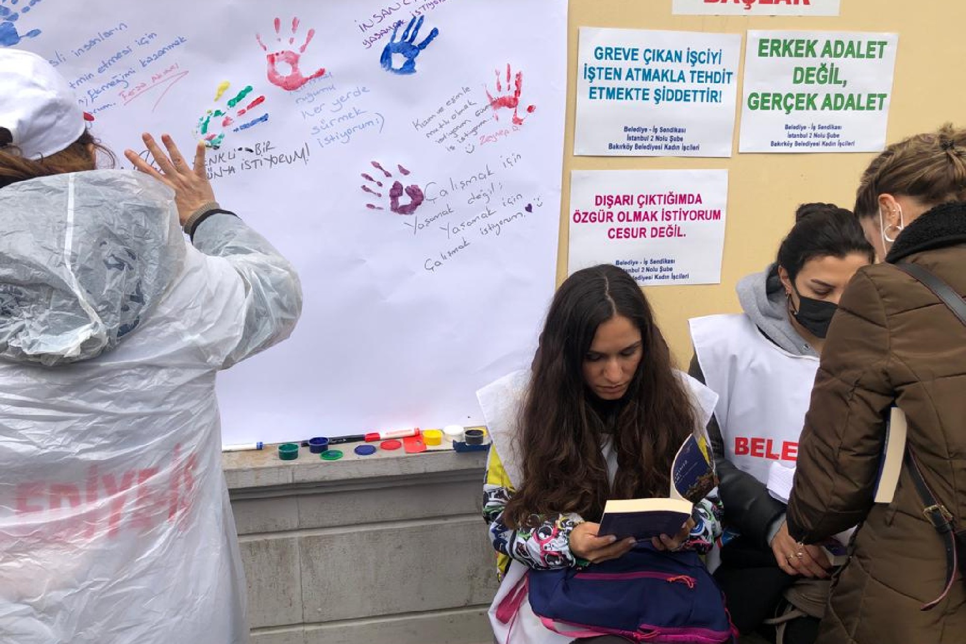 Bakırköy Belediyesinde grevde olan kadın işçiler