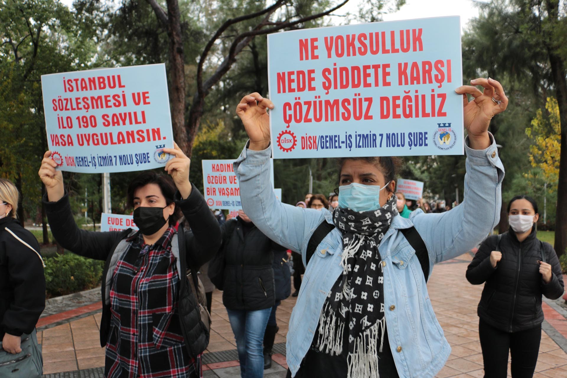 Bornova belediyesinde çalışan işçi  kadınlar eylem yaptı 