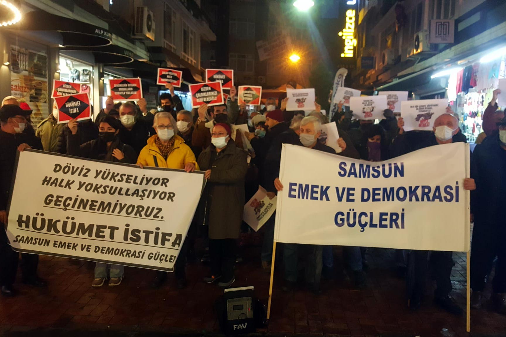 Samsun'da geçinemiyoruz diyerek alana çıkan emekçiler