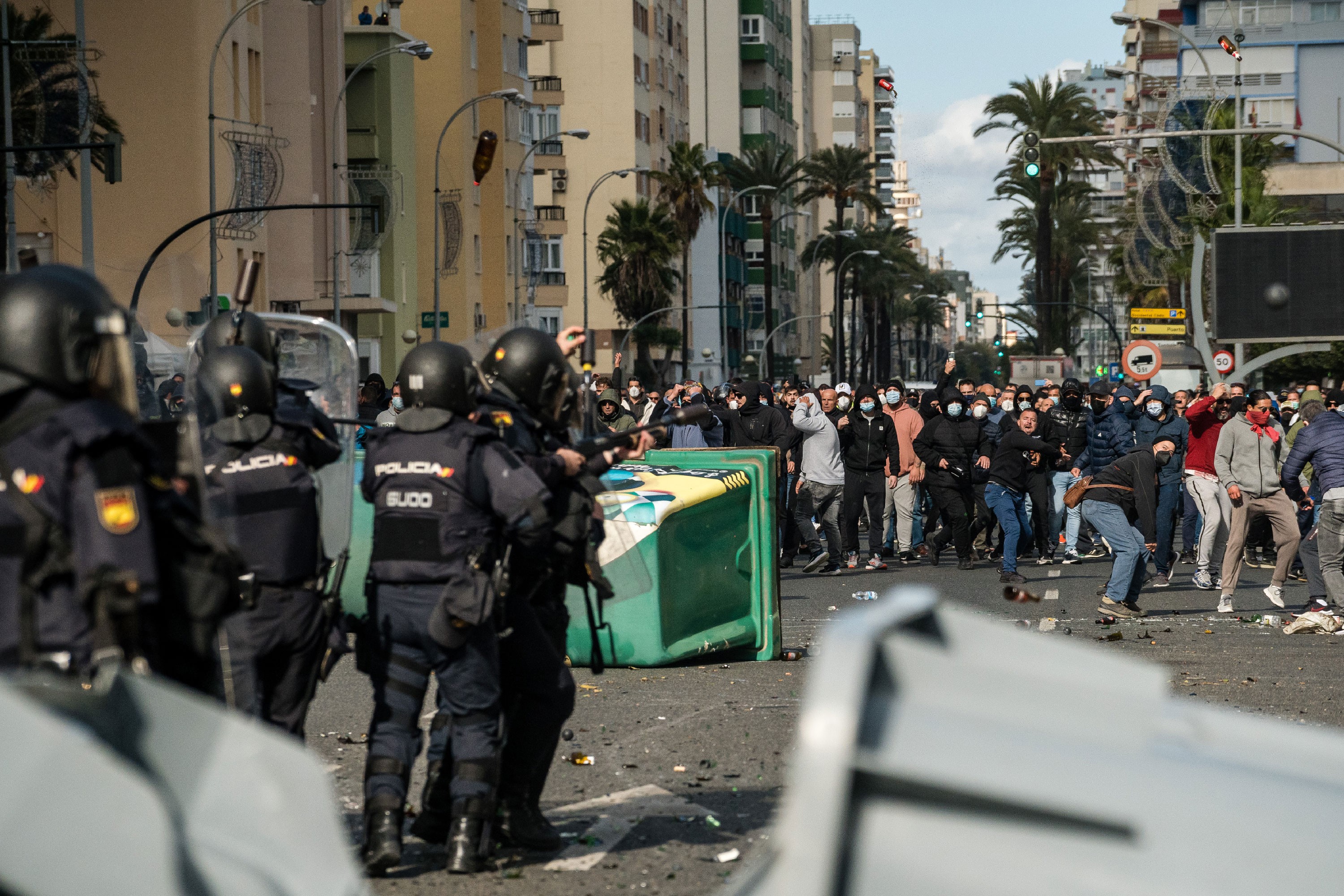 İspanya'nın Cadiz kentinde 29 bin metal işçisi greved