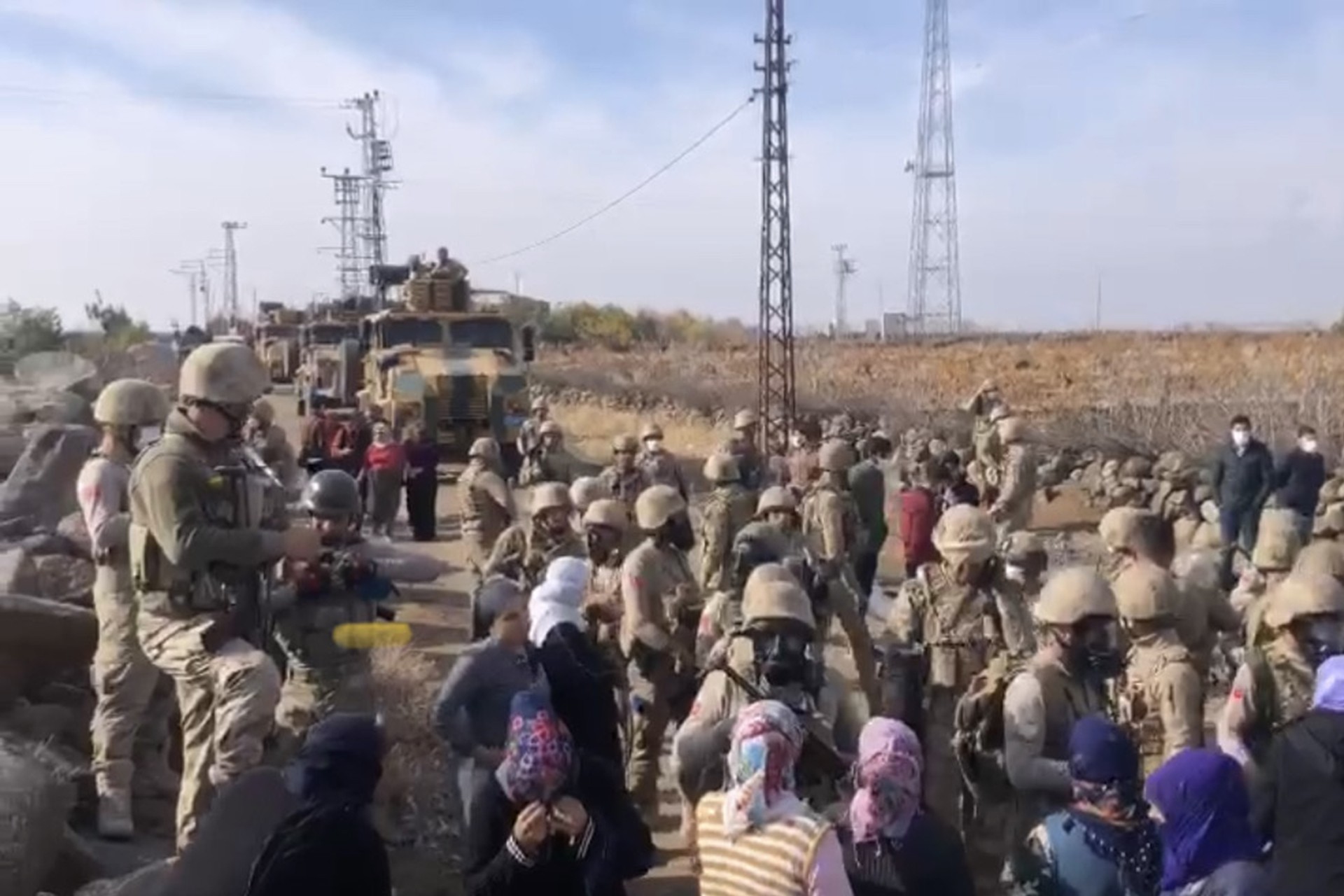 Şırnak'ta jandarma köylüleri engelledi