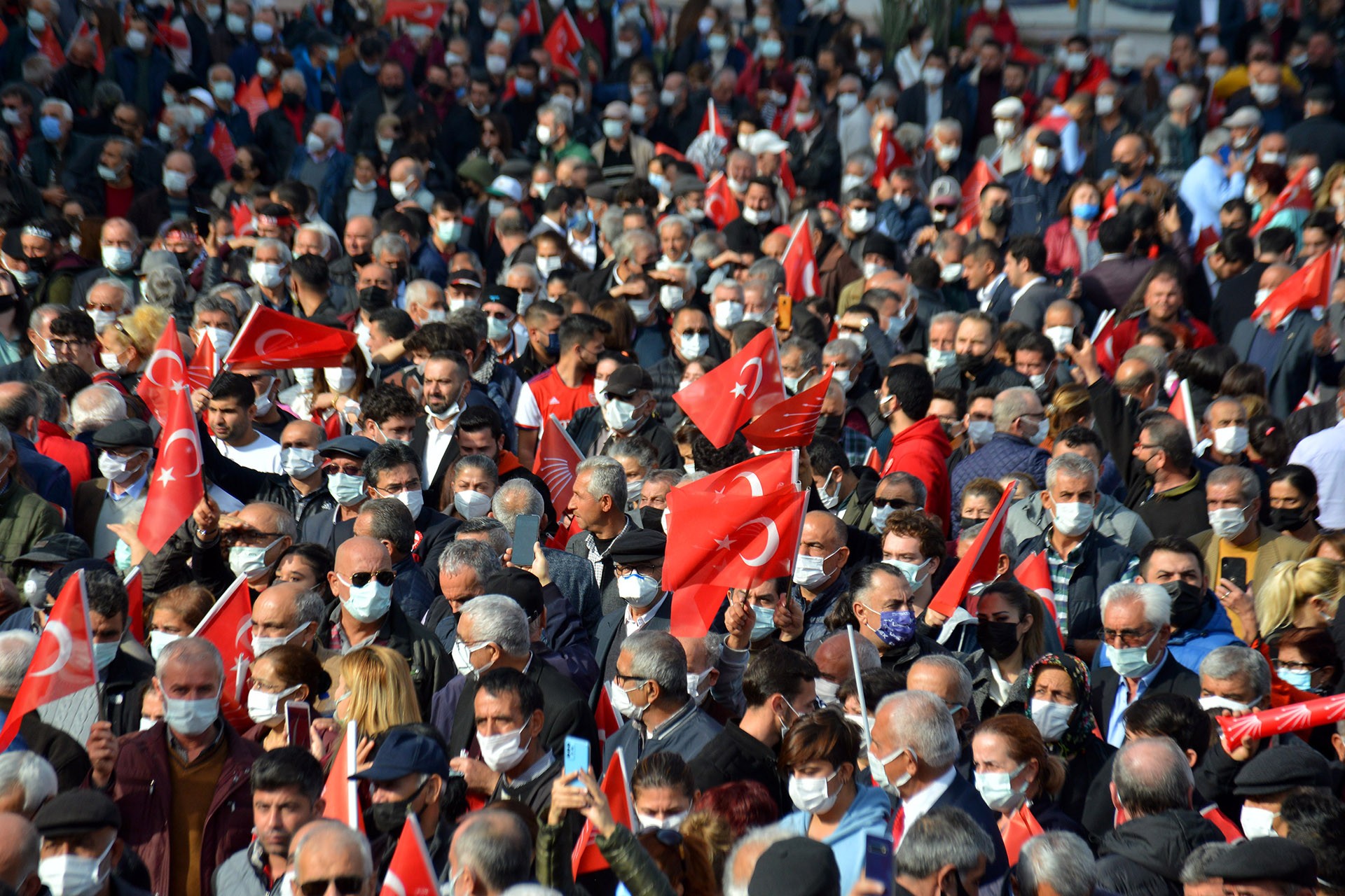 CHP'nin Mersin mitingine katılanlar