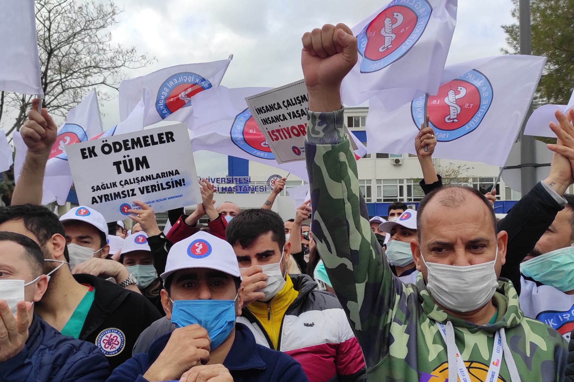 Ege Üniversitesi Hastanesindeki sağlık işçilerinin eylemi